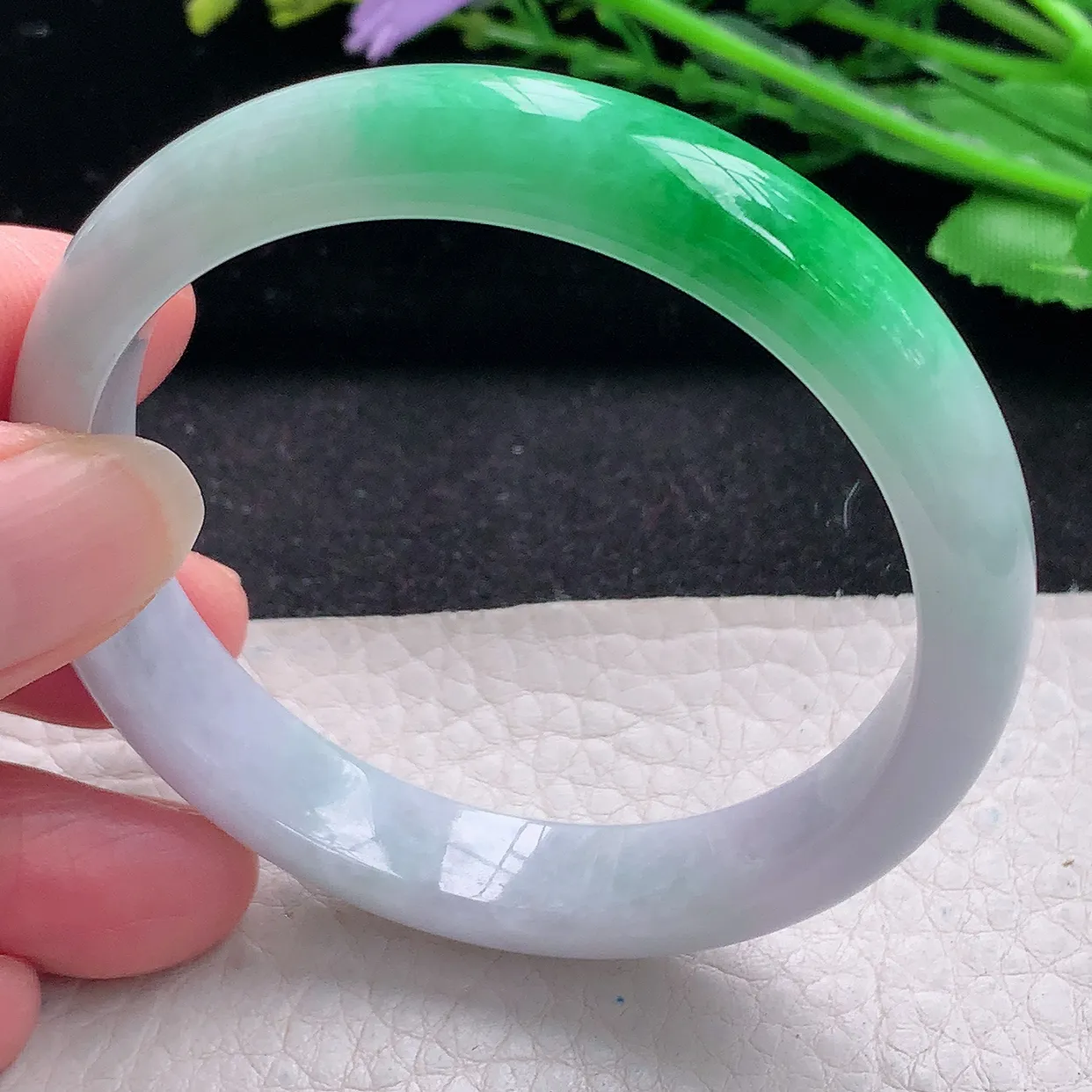 n自然光53.8*11*6.8平安镯 翡翠a货玉手镯辣绿宽边珠宝玉手环