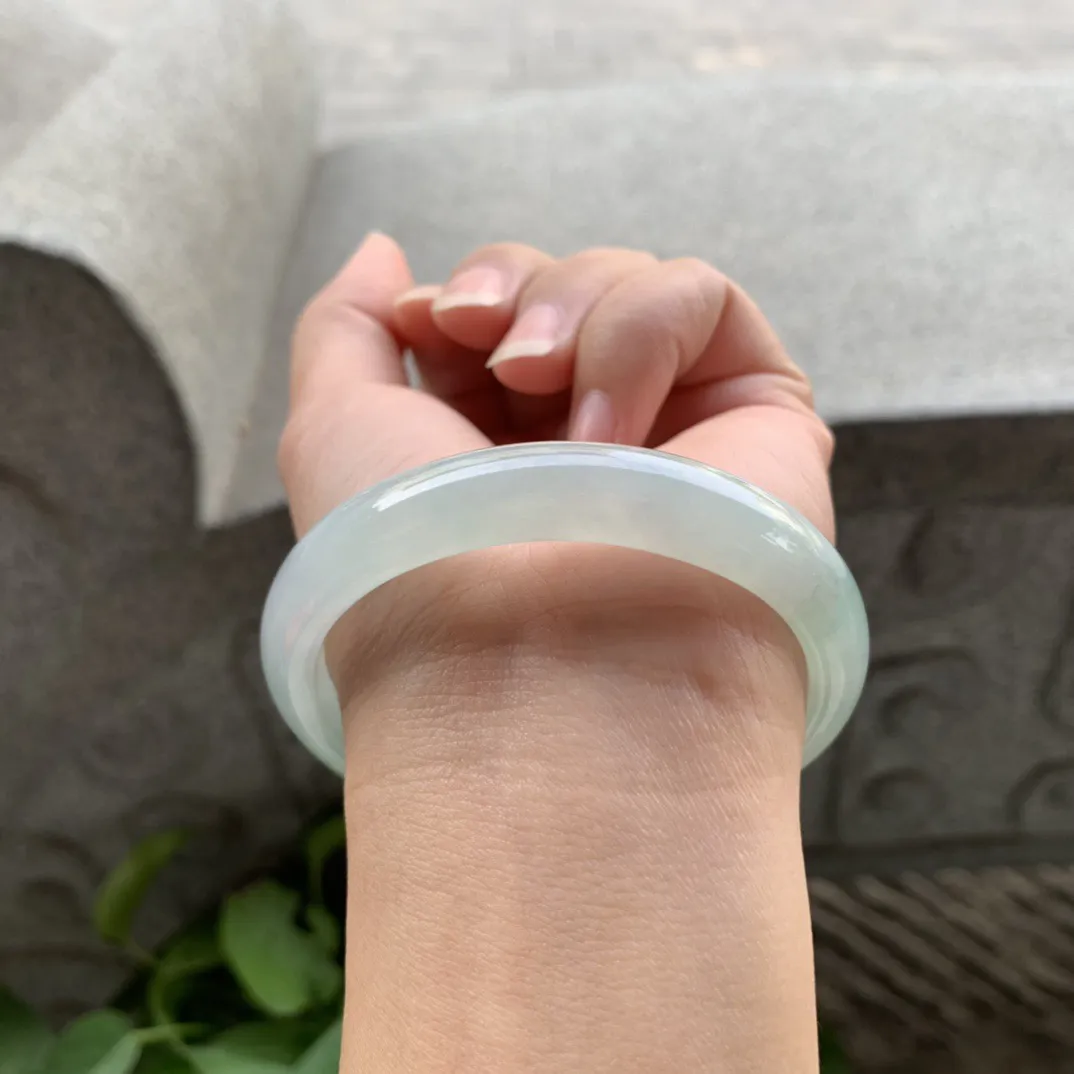 圈口55.2-48.6-11-7.5 【飘辣绿贵妃手镯】贵妃55 56可戴