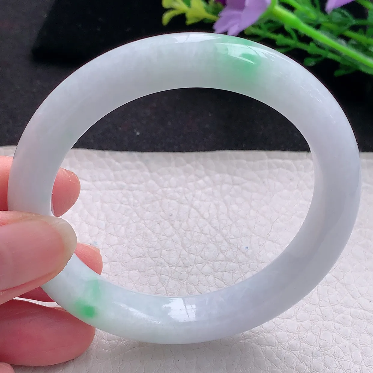 yh自然光58*10.6*9.5平安镯 翡翠a货玉手镯白底青宽边珠宝玉手环