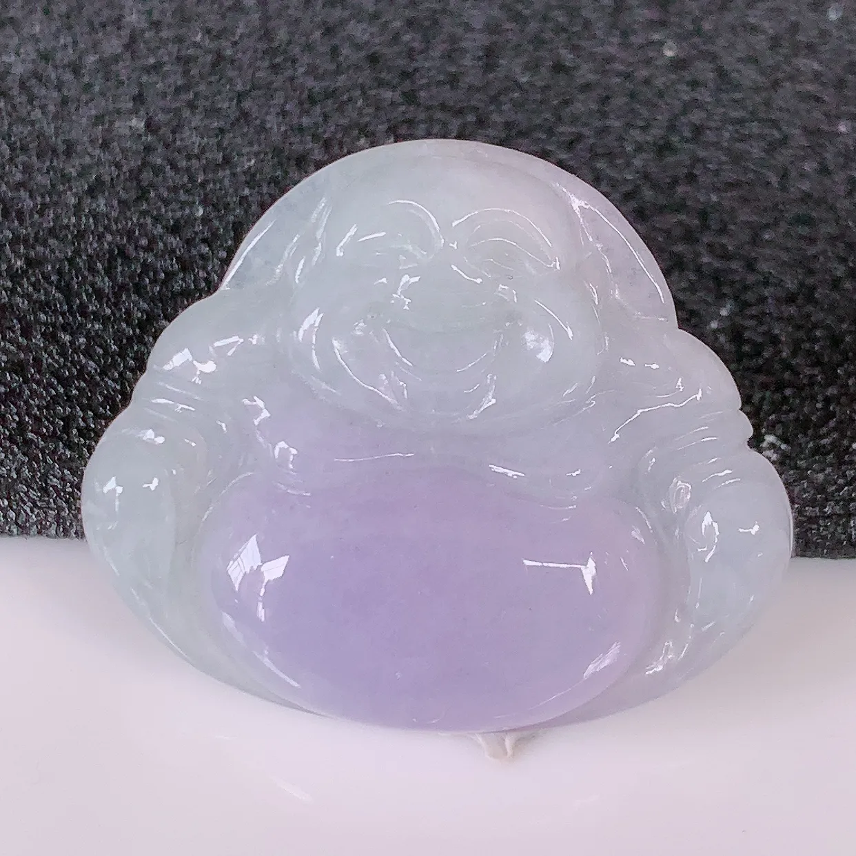 自然光实拍，冰润紫罗兰翡翠佛公吊坠，笑口常开，佛公在心中，一生平安幸福，冰透，佛公翠色迷人，佩戴佳品