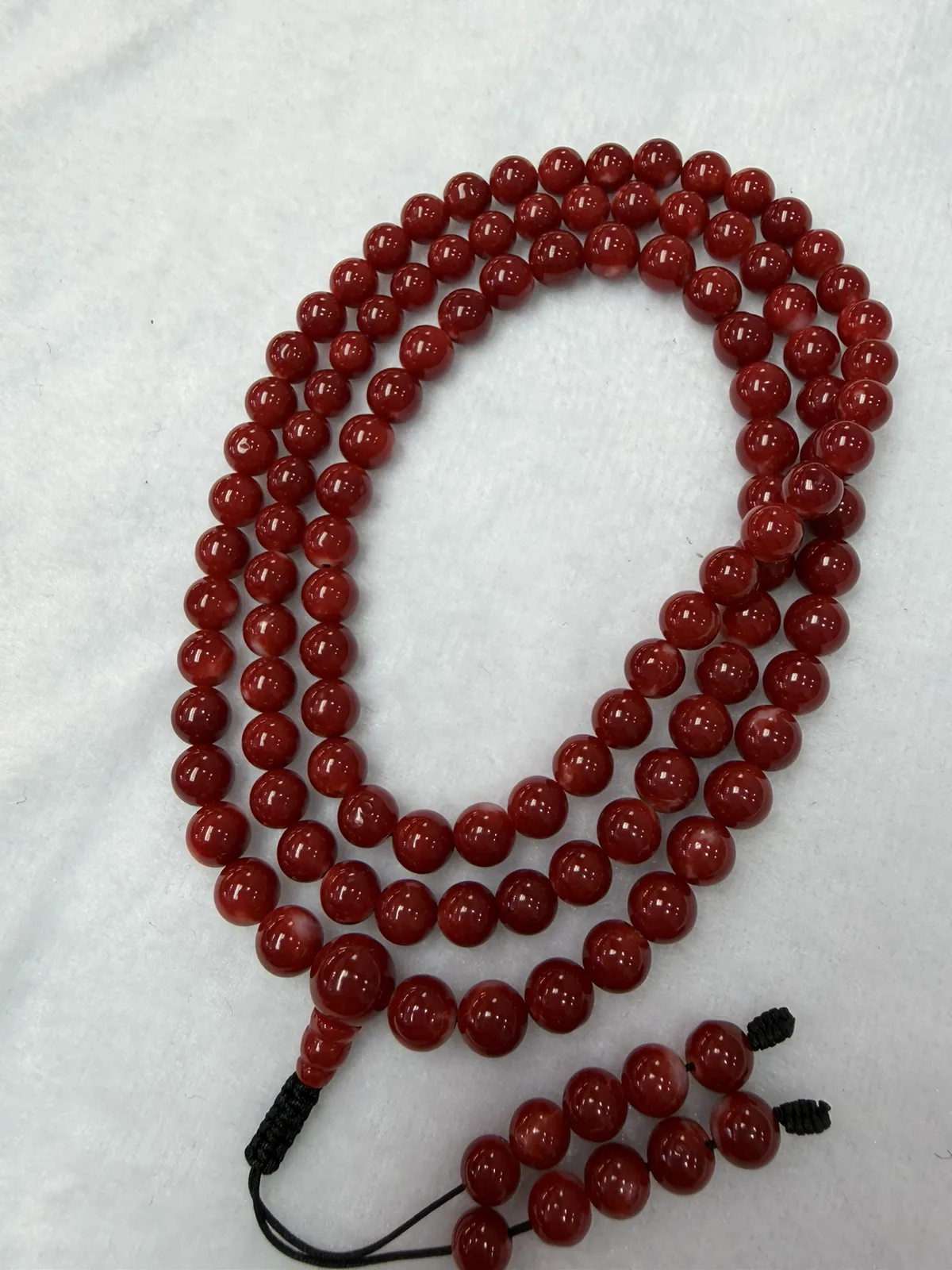 【天然日本阿卡赤血牛血红珊瑚7mm圆珠108粒佛珠链】可遇不可求！项链手链两用款！日本产地，阿卡材料，赤血牛血红颜色，光泽柔润透亮，直径约6-7mm，重量46.08克，珊瑚本为佛教珍宝，来自深海千年生长，有生长纹，属于有机宝石，气场强大，稀少珍贵！每粒均为天然无添加无修补！少虫眼少白芯！收藏精品！传承宝贝！