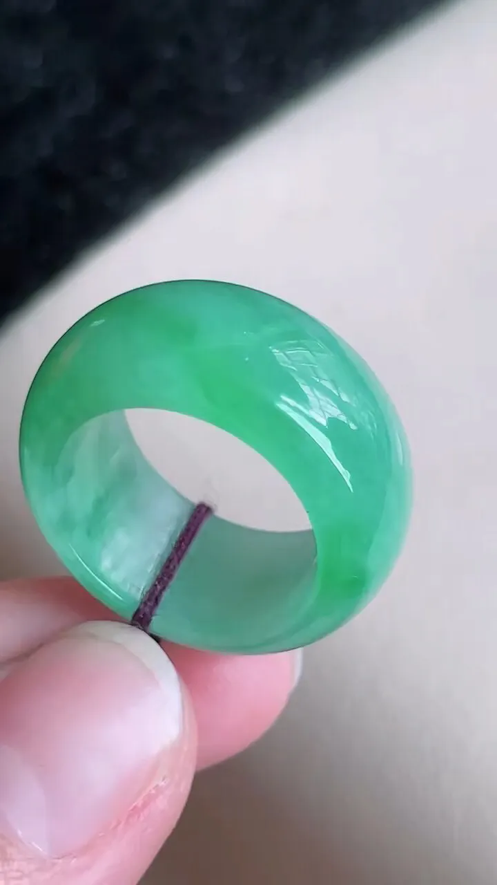 翡翠糯化种绿色扳指