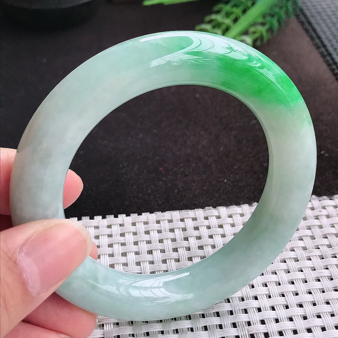 天然A货翡翠56.5/12.8/12.5老坑温润飘阳绿圆条手镯玉镯