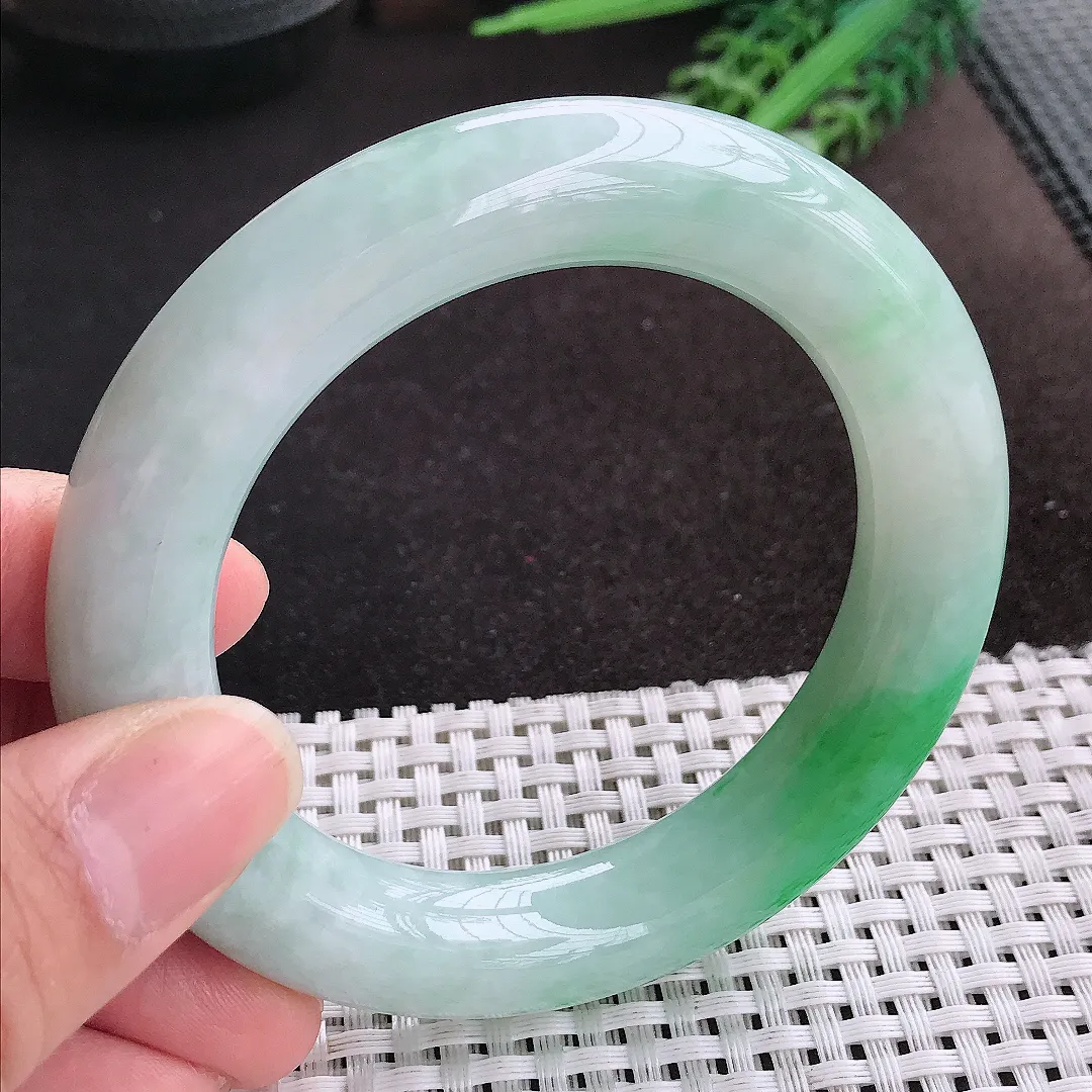 天然A货翡翠56.5/12.8/12.5老坑温润飘阳绿圆条手镯玉镯