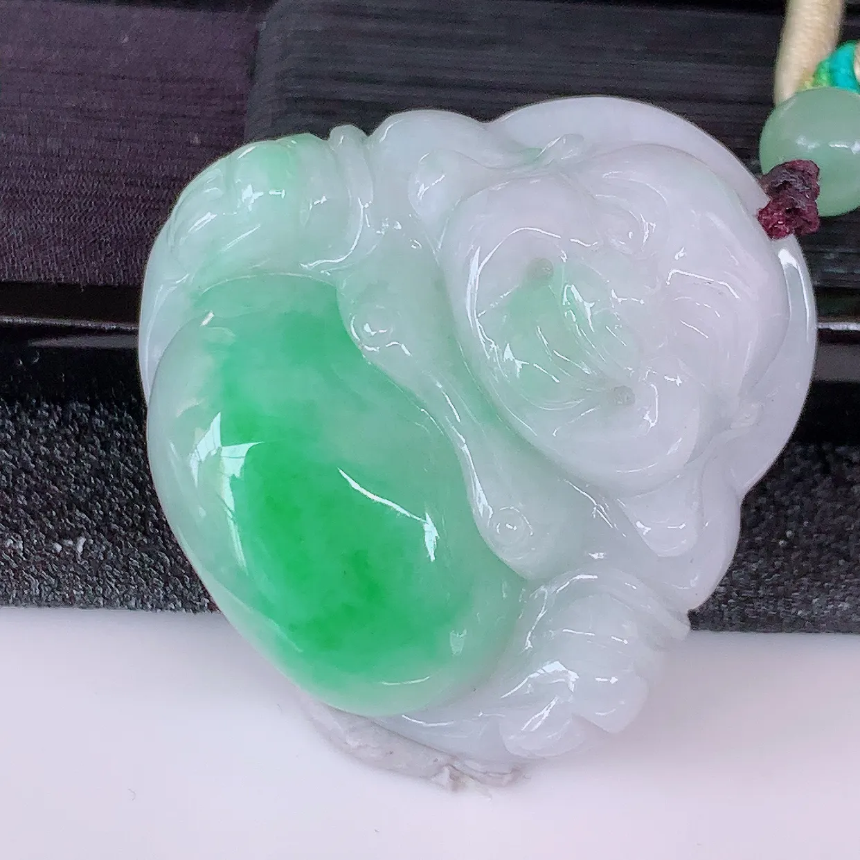 自然光实拍，大件厚装冰润飘绿翡翠佛公吊坠，开心笑佛，种老水足，颜色漂亮，立体饱满圆润，佩戴效果赞#4