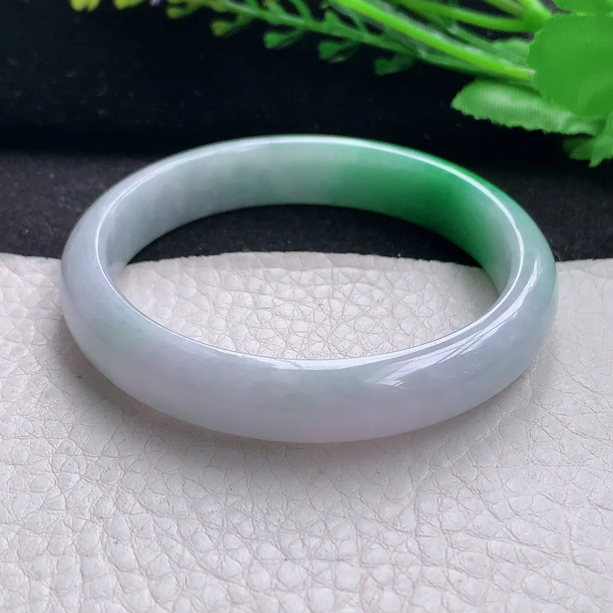 n自然光53.8*11*6.8平安镯 翡翠a货玉手镯辣绿宽边珠宝玉手环