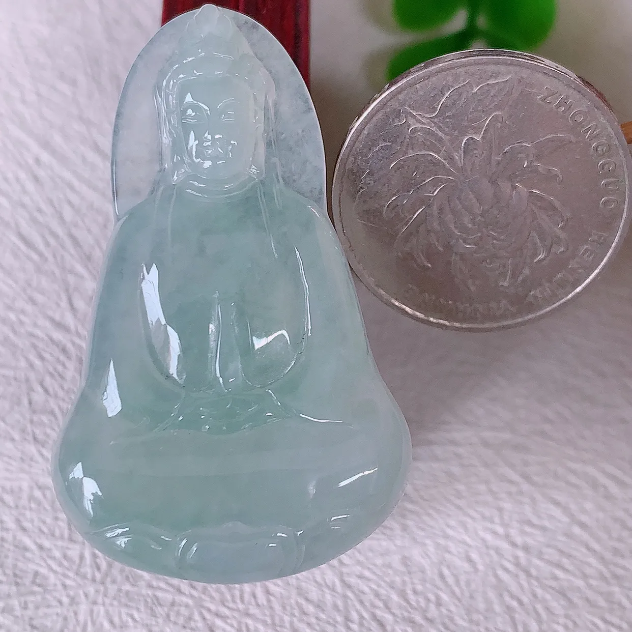 自然光实拍，冰种翡翠观音菩萨吊坠，净瓶观音，冰透亮泽，美观亮丽，观音面相端庄#46.13
