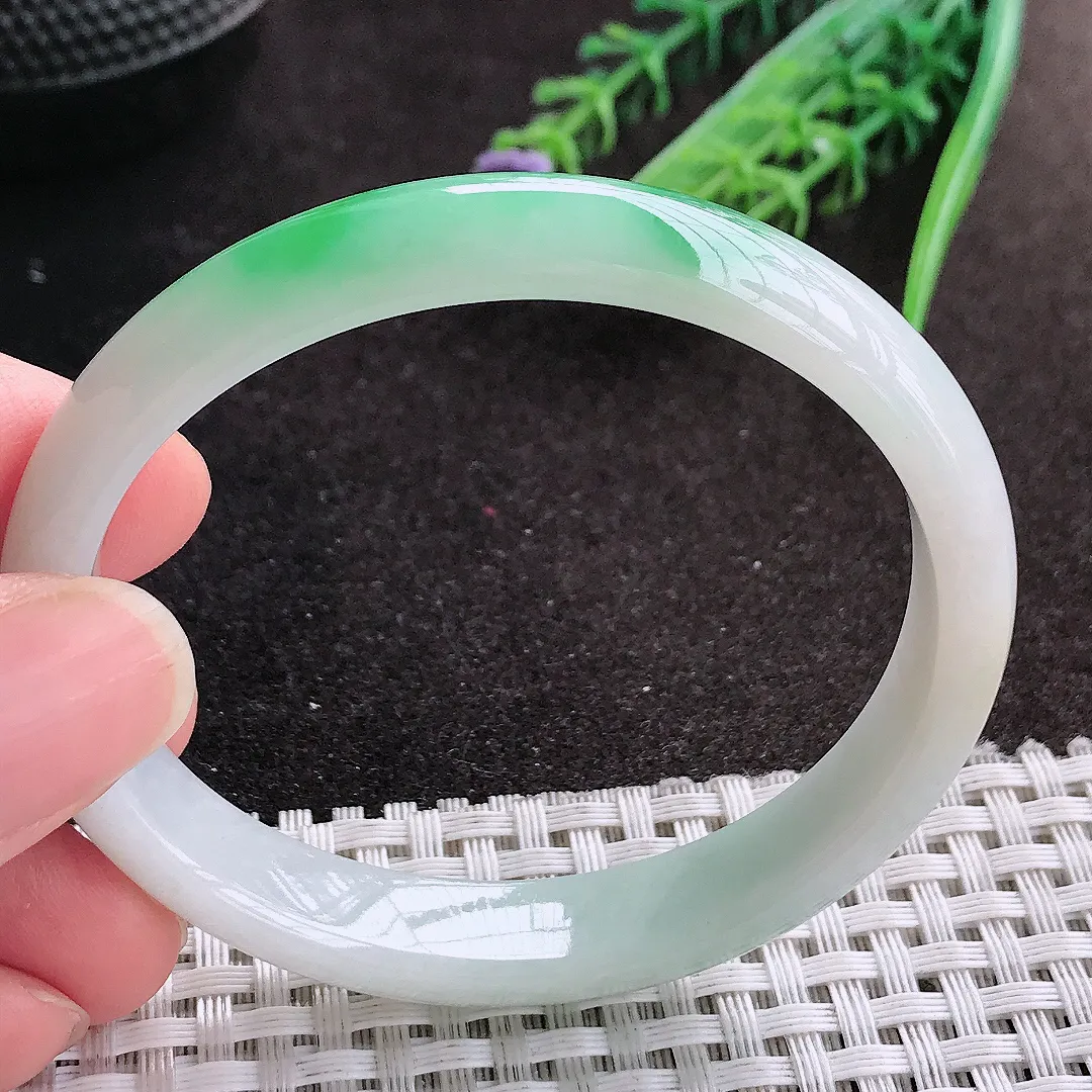 天然A货翡翠54.5/49/10.8/6.3老坑精美飘阳绿贵妃手镯宽边玉镯