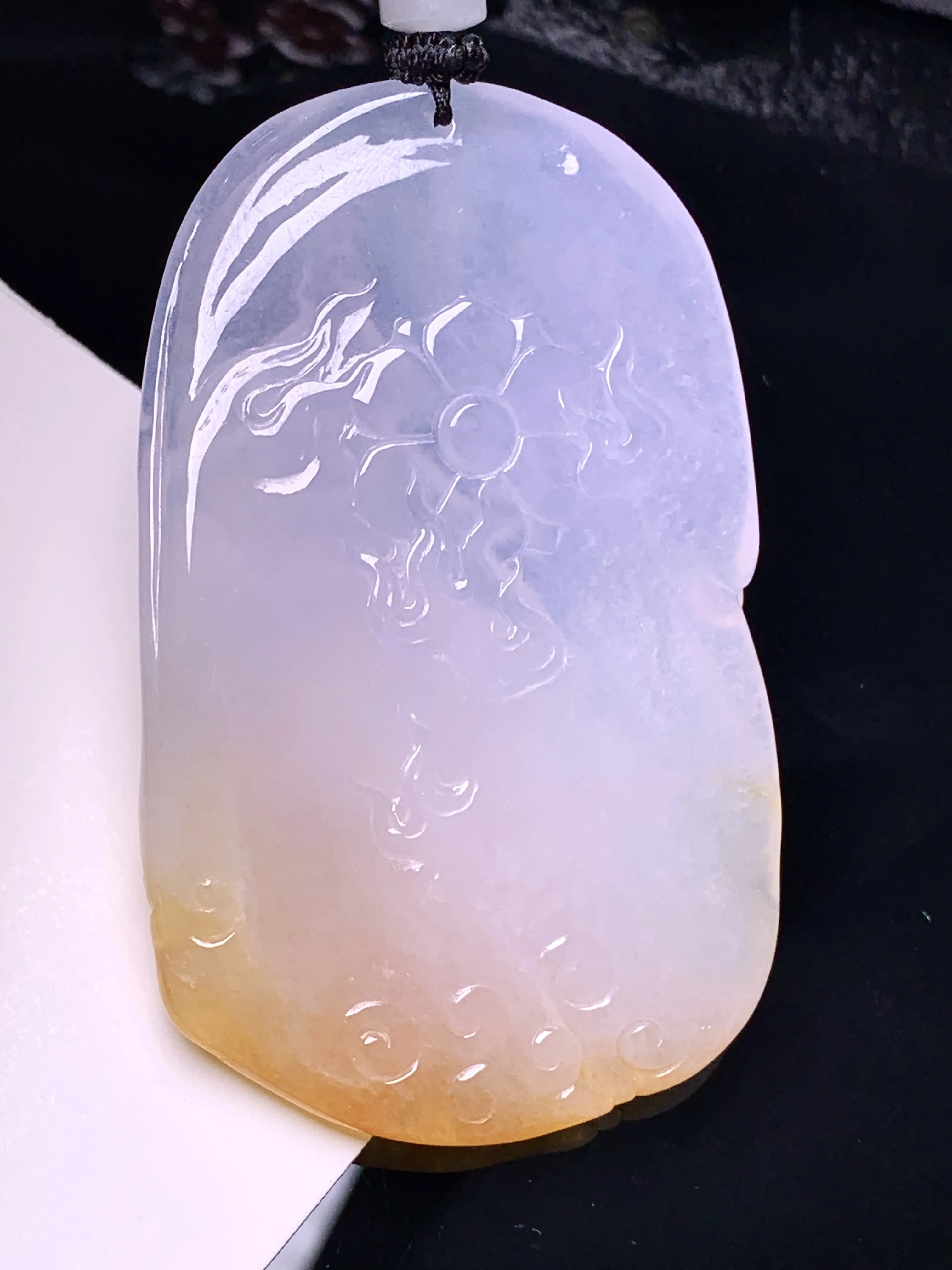 飘黄翡黄财神吊坠 玉质细腻 水润亮眼 色泽艳丽 整体尺寸64.2*39.5*8.6