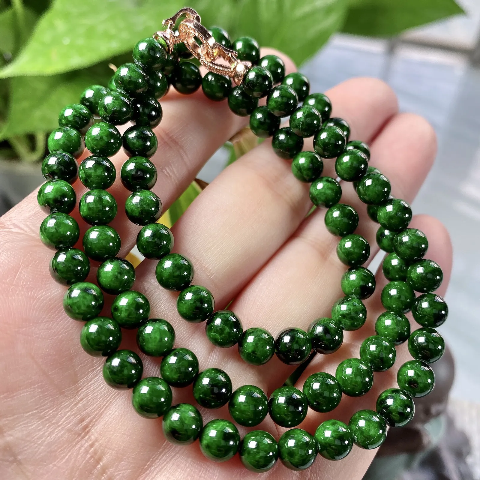 缅甸天然翡翠A货，卡6.8水润辣绿圆珠项链手链，尺寸：6.8mm/88颗，长度580mm，重量：46.00g