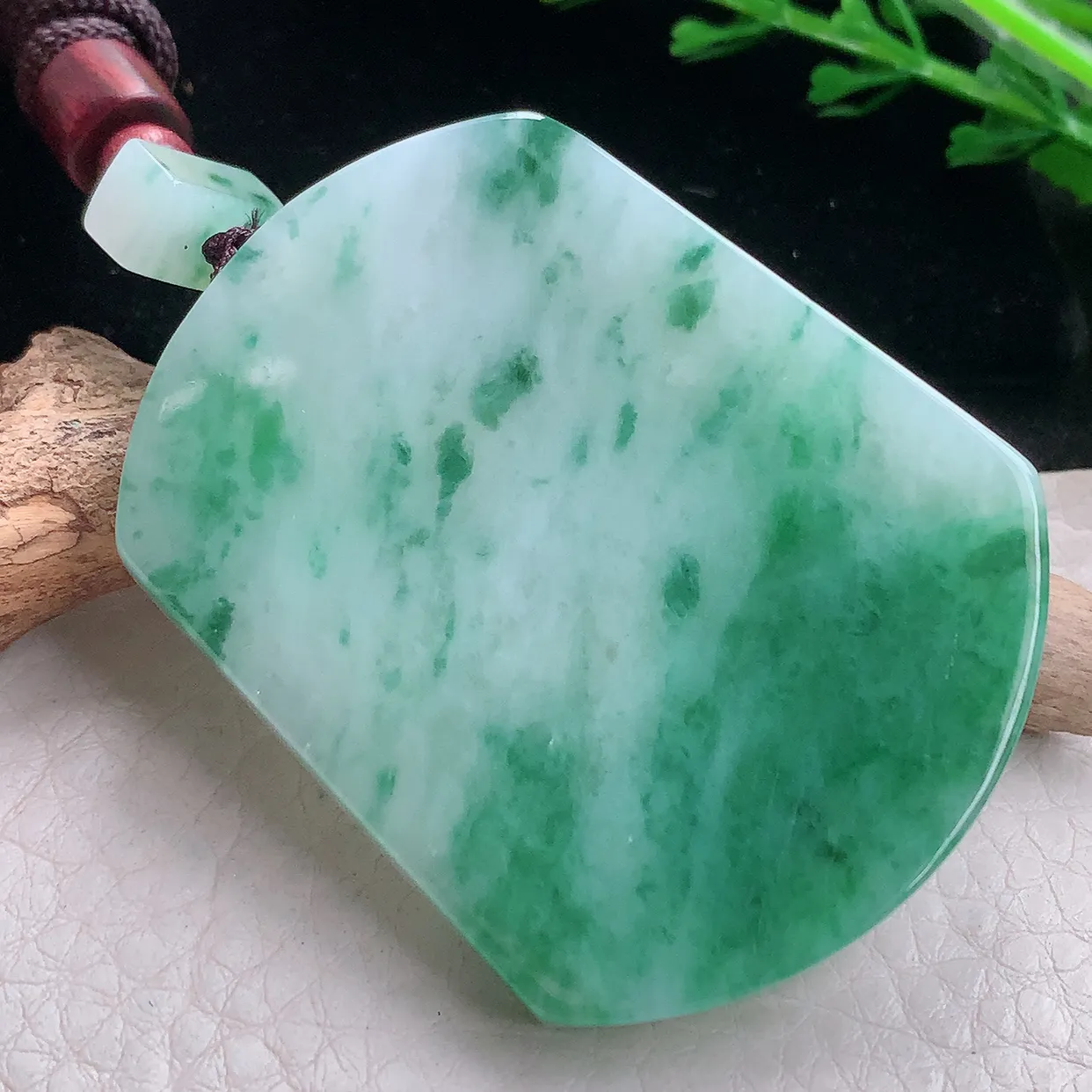 zen自然光51.5*41*6.2天然缅甸翡翠飘绿平安无事牌玉吊坠 玉挂件