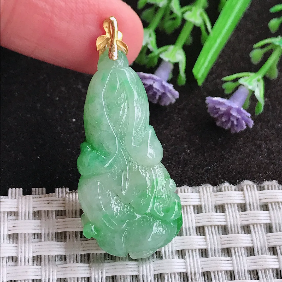 天然A货翡翠34.6/17.6/8老坑18k金镶嵌飘辣绿白菜吊坠翡翠挂件