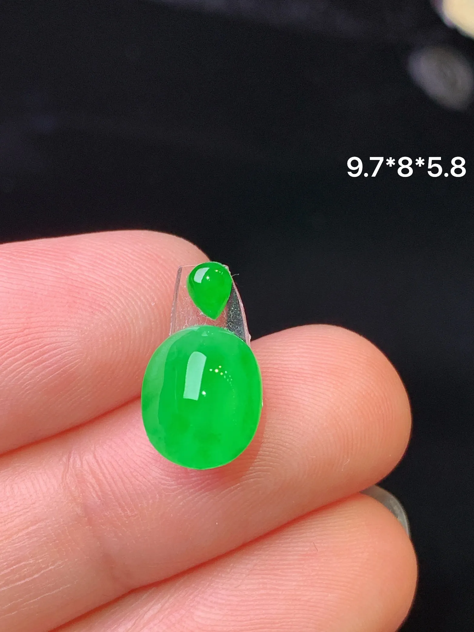 镶嵌款 满绿蛋面吊坠 玉质细腻 水润亮眼 色泽艳丽 整体尺寸9.7*8*5.8
