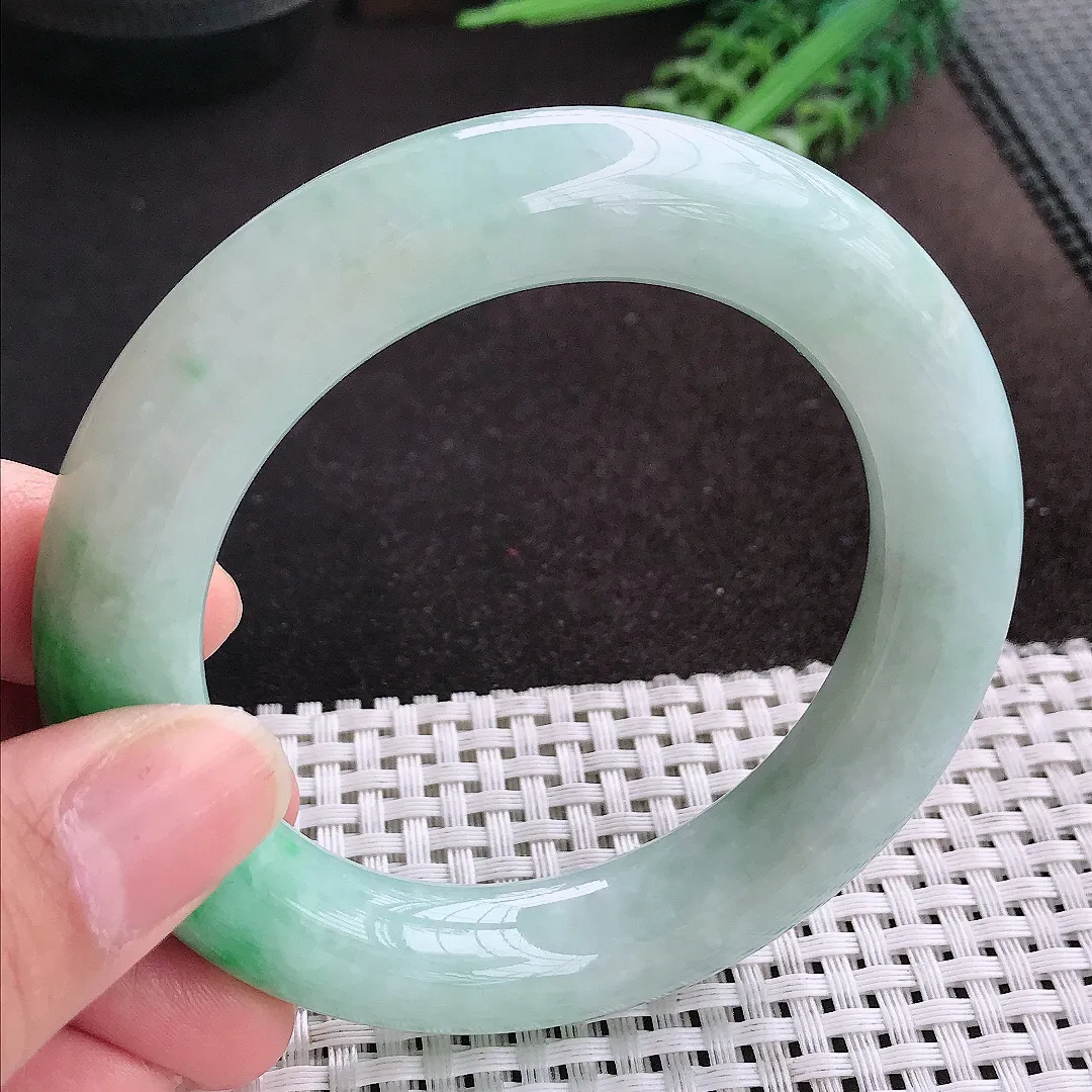 天然A货翡翠56.5/12.8/12.5老坑温润飘阳绿圆条手镯玉镯