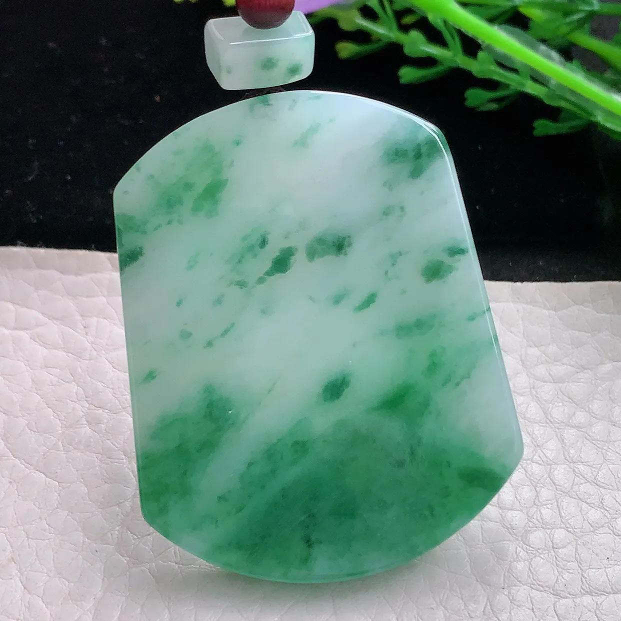 zen自然光51.5*41*6.2天然缅甸翡翠飘绿平安无事牌玉吊坠 玉挂件