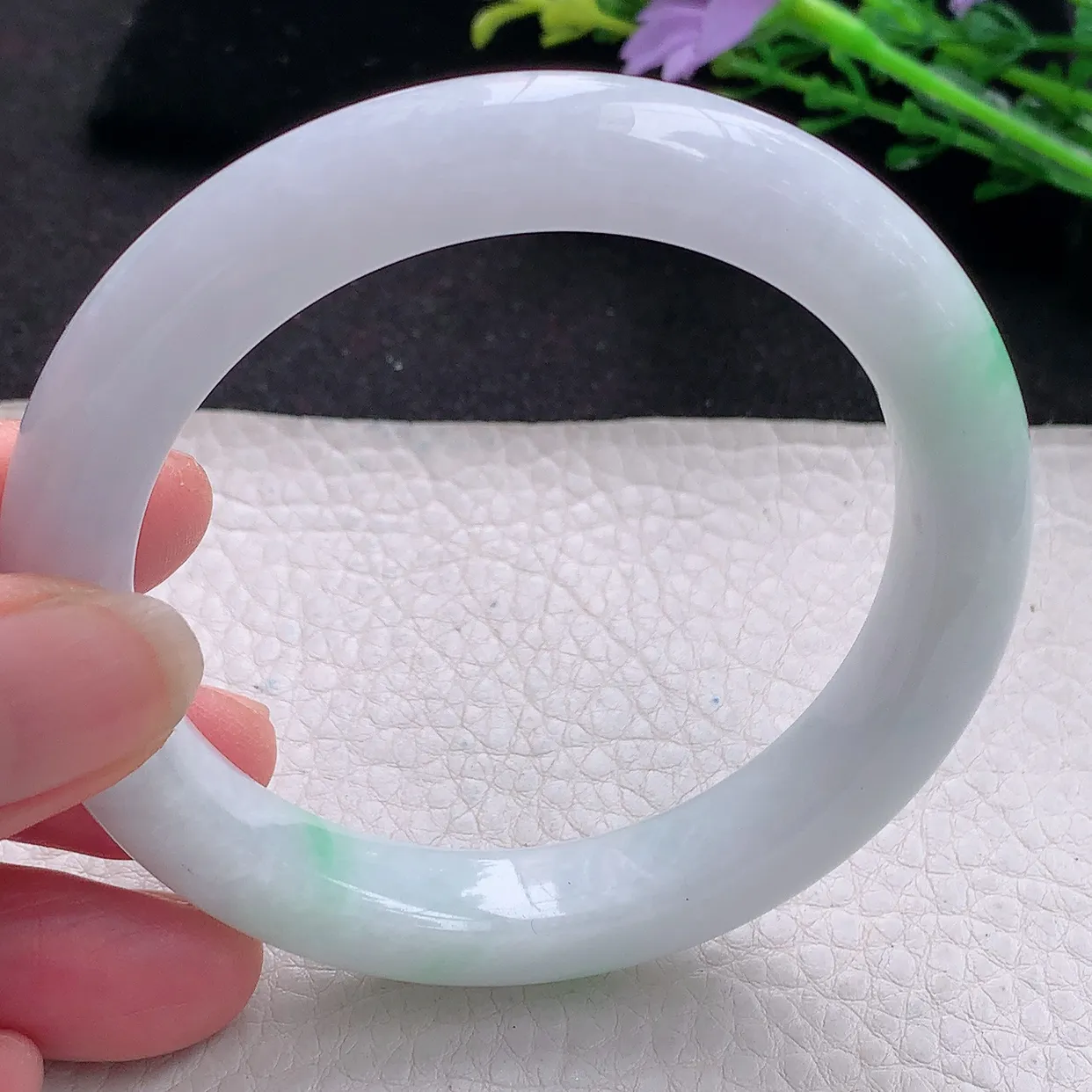 yh自然光58*10.6*9.5平安镯 翡翠a货玉手镯白底青宽边珠宝玉手环