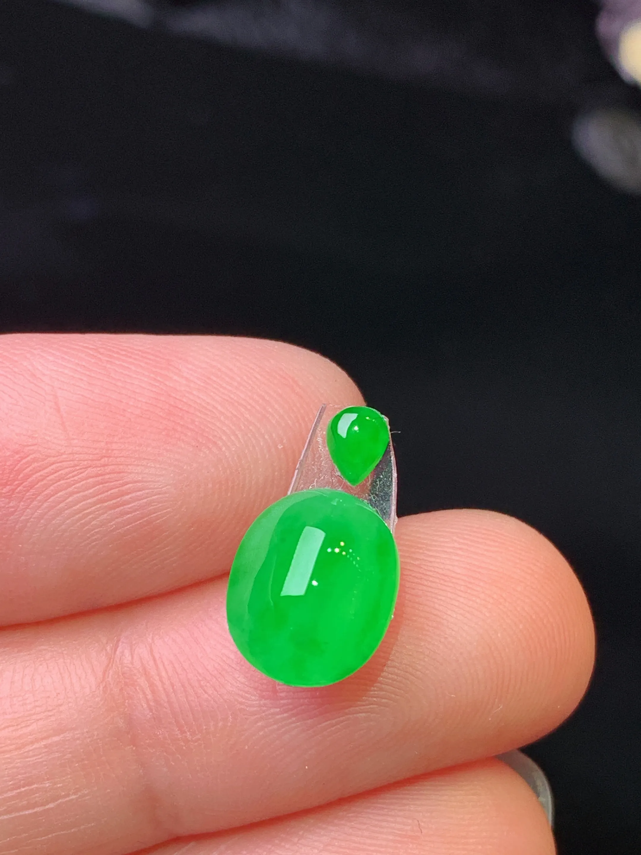 镶嵌款 满绿蛋面吊坠 玉质细腻 水润亮眼 色泽艳丽 整体尺寸9.7*8*5.8