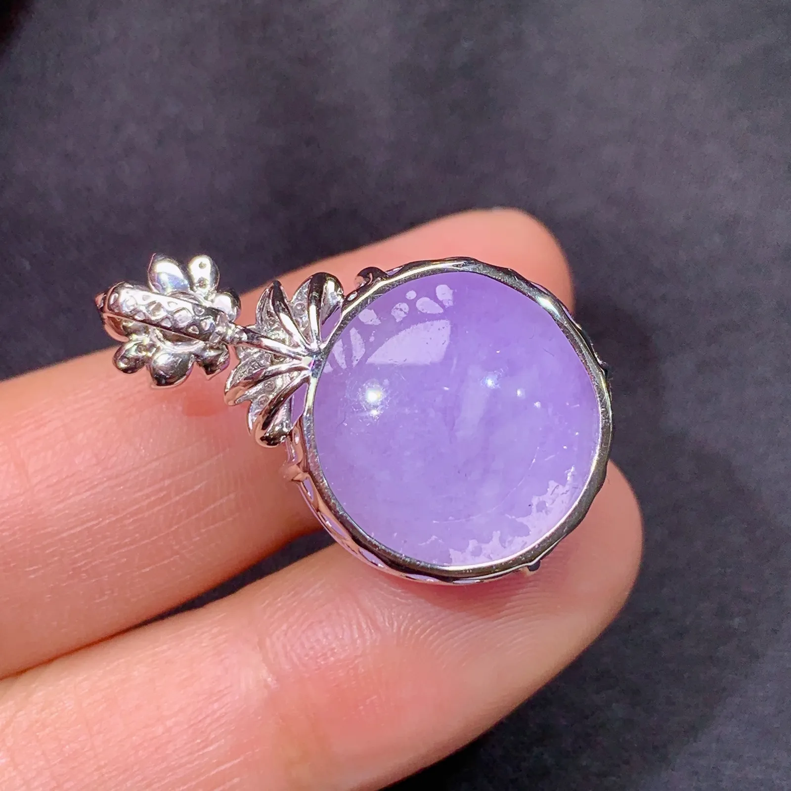 紫罗兰蛋面吊坠，18k金镶嵌，温润细腻，颜色浓郁，Xyg 尺寸28*16.8*12.6