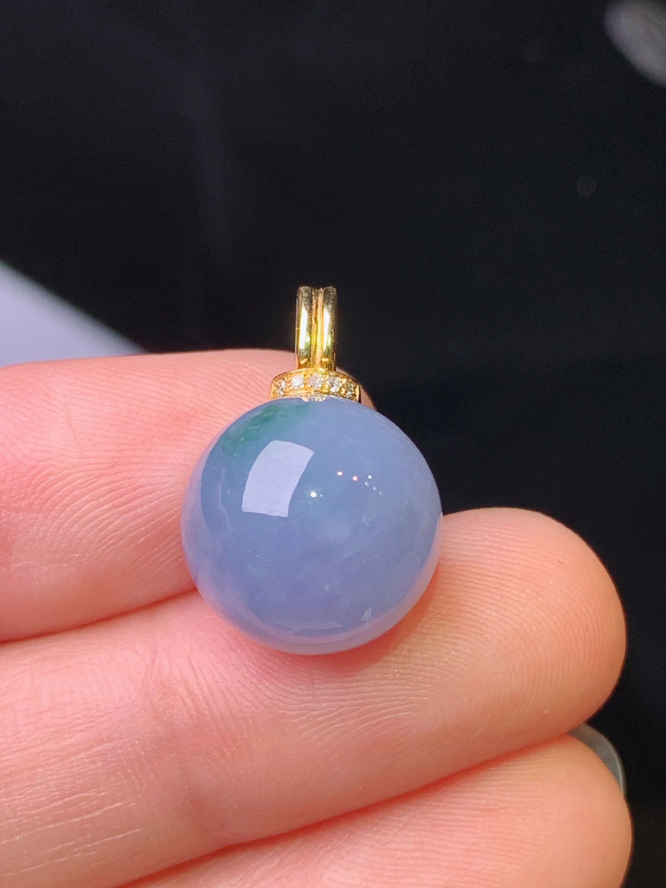 18k金钻镶嵌紫罗兰圆珠吊坠 玉质细腻 水润亮眼 色泽艳丽 整体尺寸19.8*12.8