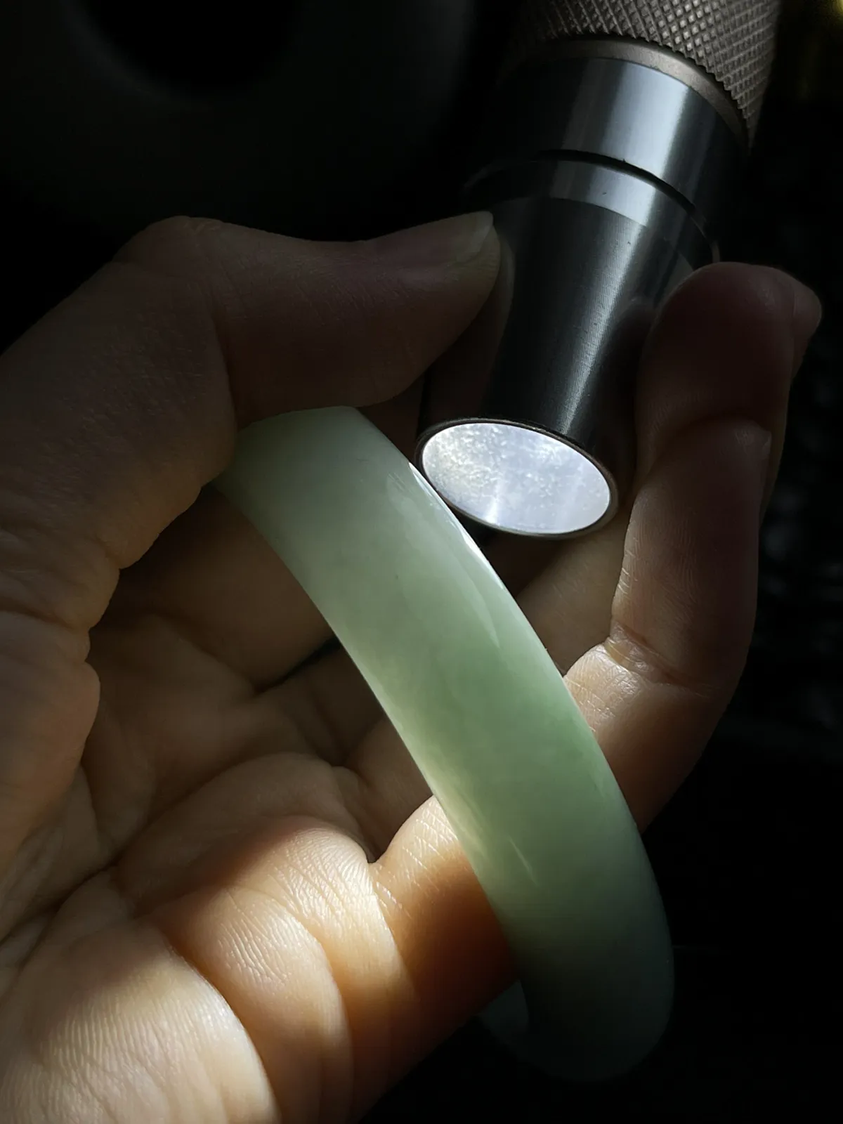 正圈54.5圈口，翡翠冰糯种飘绿手镯