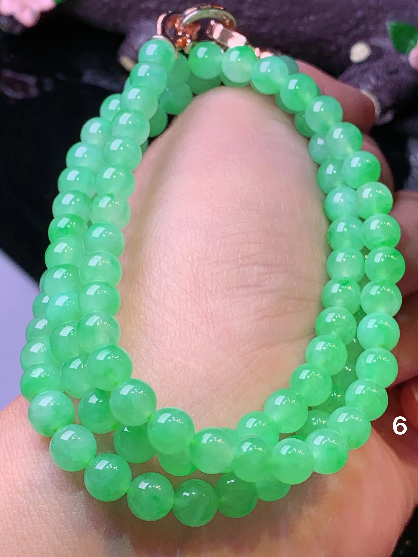 甜阳绿圆珠项链 玉质细腻 水润亮眼 色泽艳丽 整体尺寸6