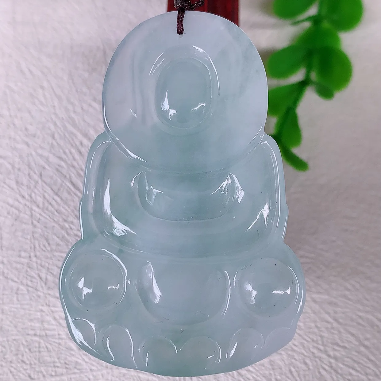 自然光实拍，冰种飘花翡翠观音菩萨吊坠，净瓶观音，冰透亮泽，美观亮丽，观音面相端庄#46.13