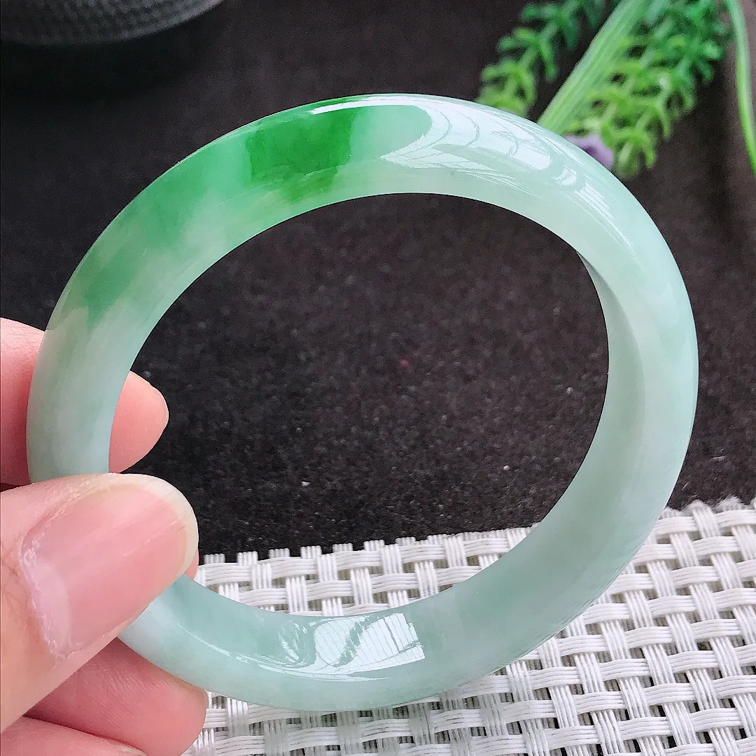 天然A货翡翠55.5/11.8/8老坑冰润水灵飘阳绿手镯宽边玉镯