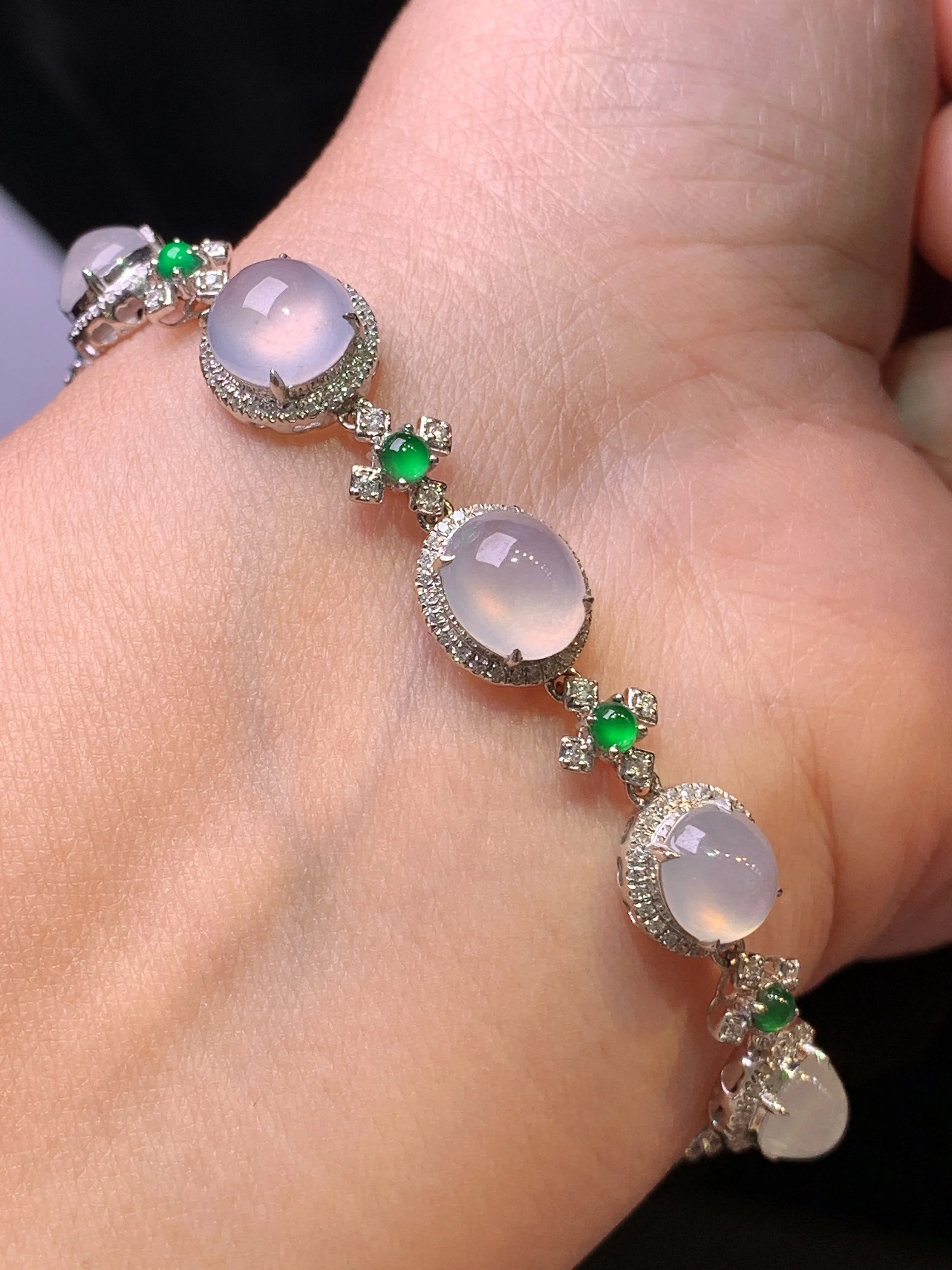 18k金钻镶嵌冰种蛋面手链 玉质细腻 水润亮眼 色泽艳丽 整体尺寸94.3*9*7.2