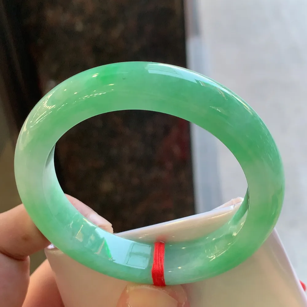 正圈冰糯翠绿 无瑕 尺寸:54.3/12/9 版型好🥰🥰