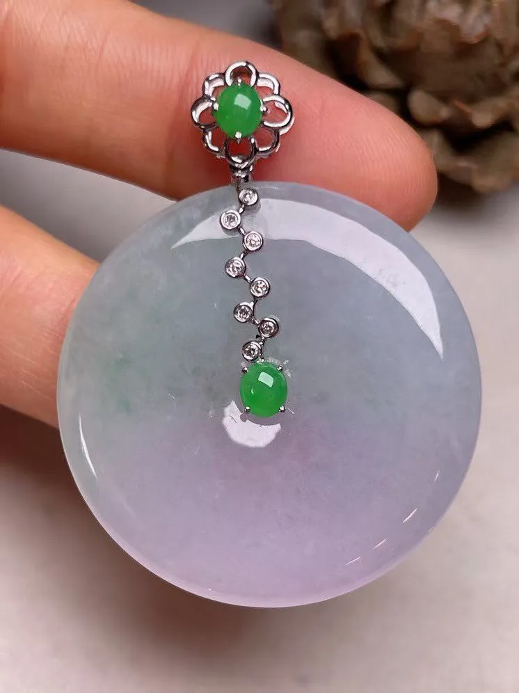 冰糯种飘绿平安扣吊坠、真金真钻镶嵌，种水好，玉质细腻 .裸石尺寸 35.0