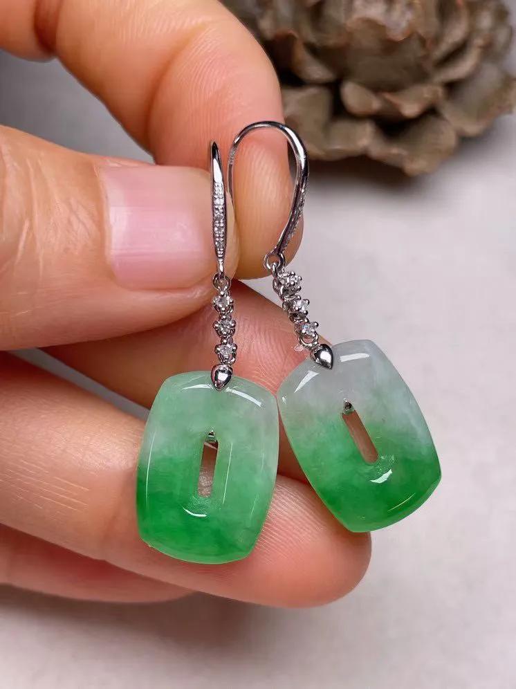 冰糯种辣色福贝耳坠、真金真钻镶嵌，种水好，玉质细腻 .裸石尺寸 17.3*12.3