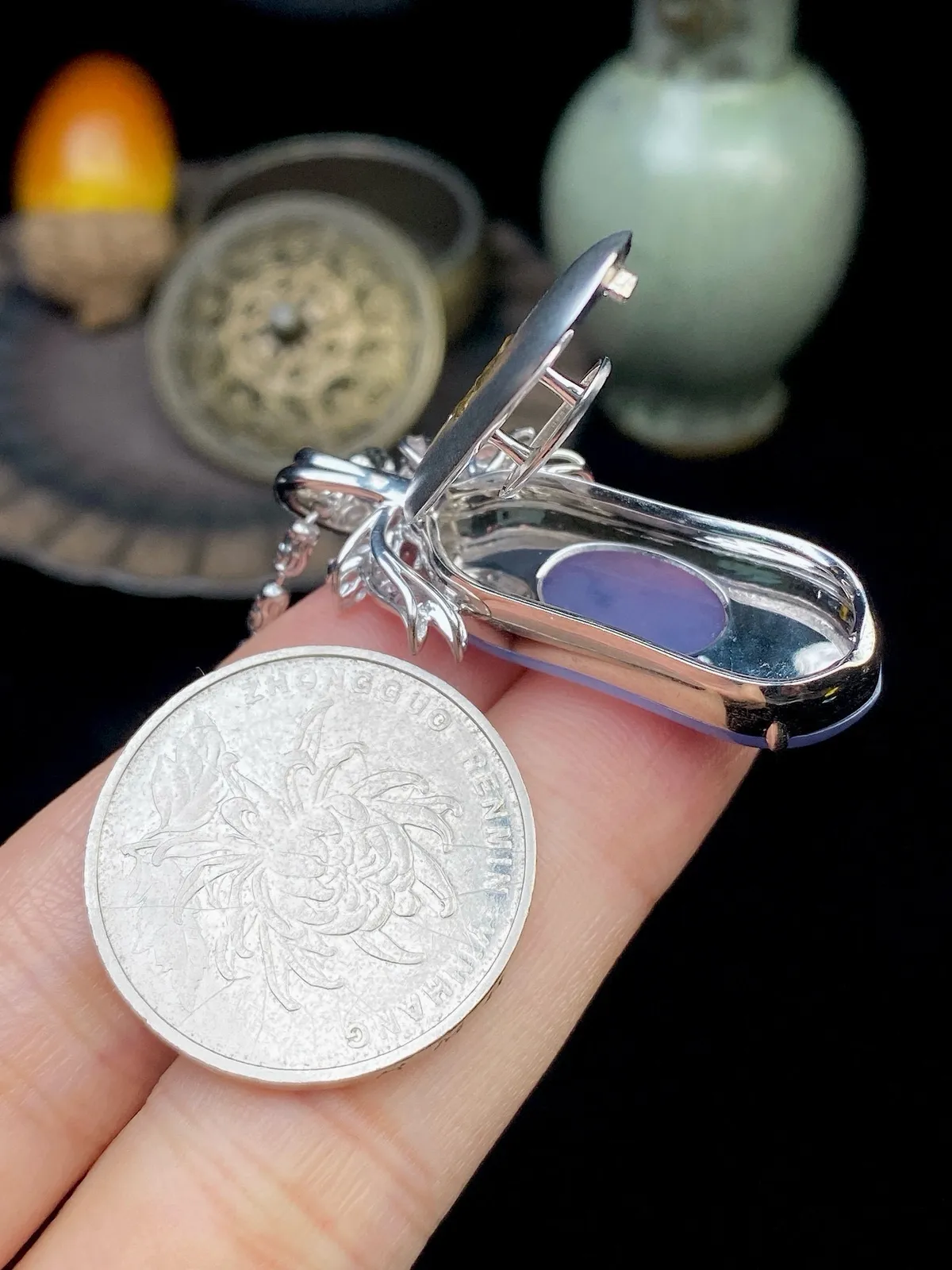 【冰种紫罗兰福瓜吊坠】质地细腻，光泽度不错，18k金钻镶嵌，裸石尺寸30*12.1*4.2毫米