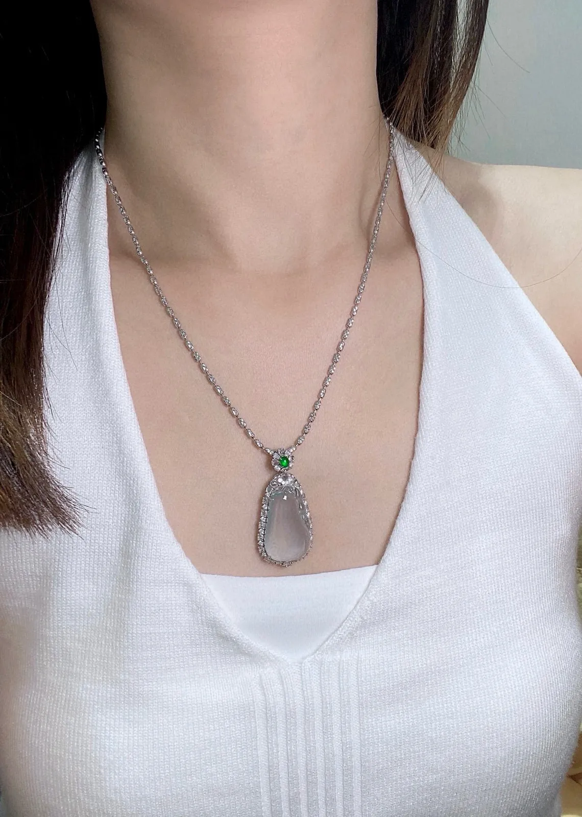 【冰种福瓜】质地冰润细腻，种老起光，收藏品质，18K金钻镶嵌，裸石尺寸26.3*16.4*4.3毫米