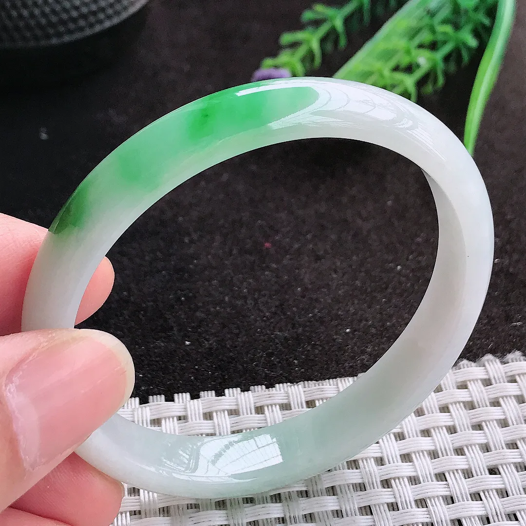 天然A货翡翠54.5/49/10.8/6.3老坑精美飘阳绿贵妃手镯宽边玉镯