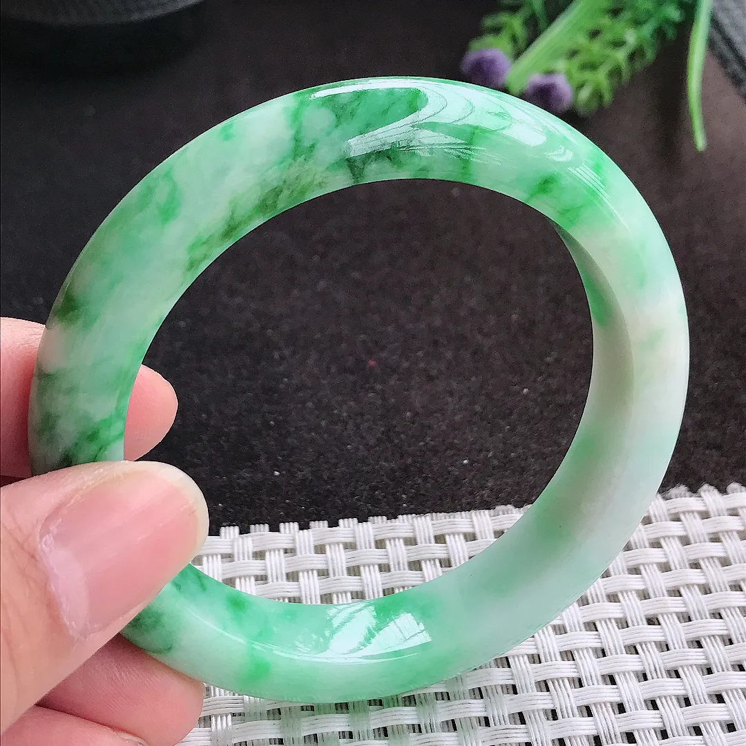 天然A货翡翠56.8/12.3/9.3老坑精美温润辣绿手镯宽边玉镯