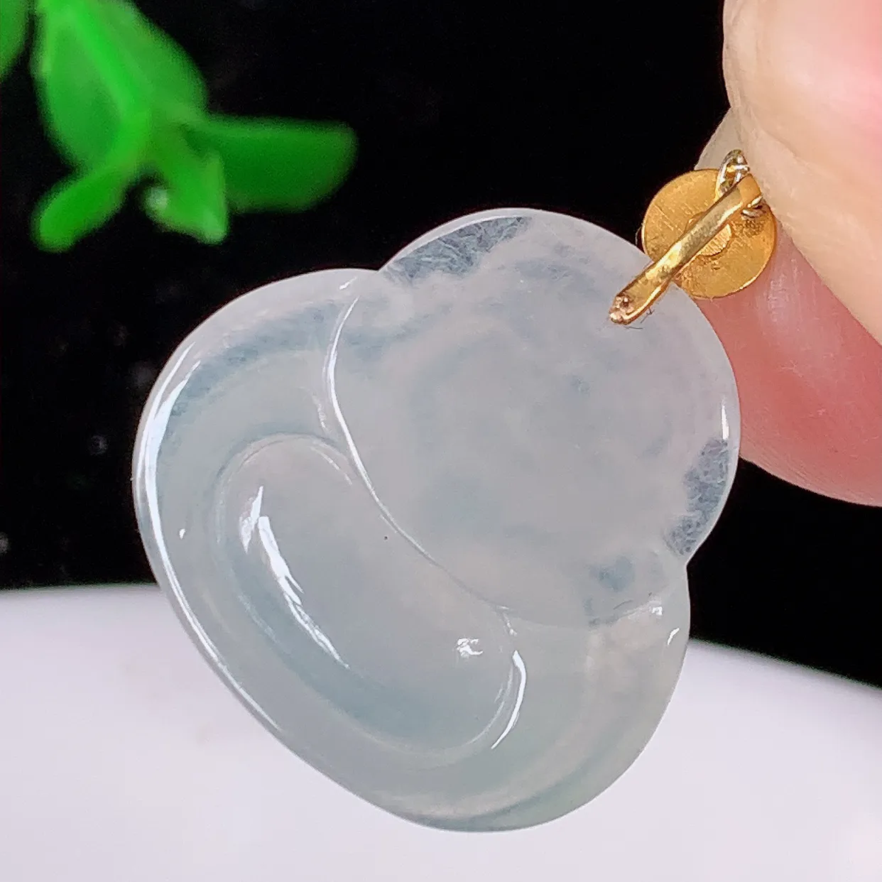 18k金镶嵌冰种翡翠财神爷吊坠，沁人心脾，精致典雅的设计，为佩戴者，增添色彩，送礼自留都是佳品选择！#1.13整体22.5裸石19*18.5*5.6