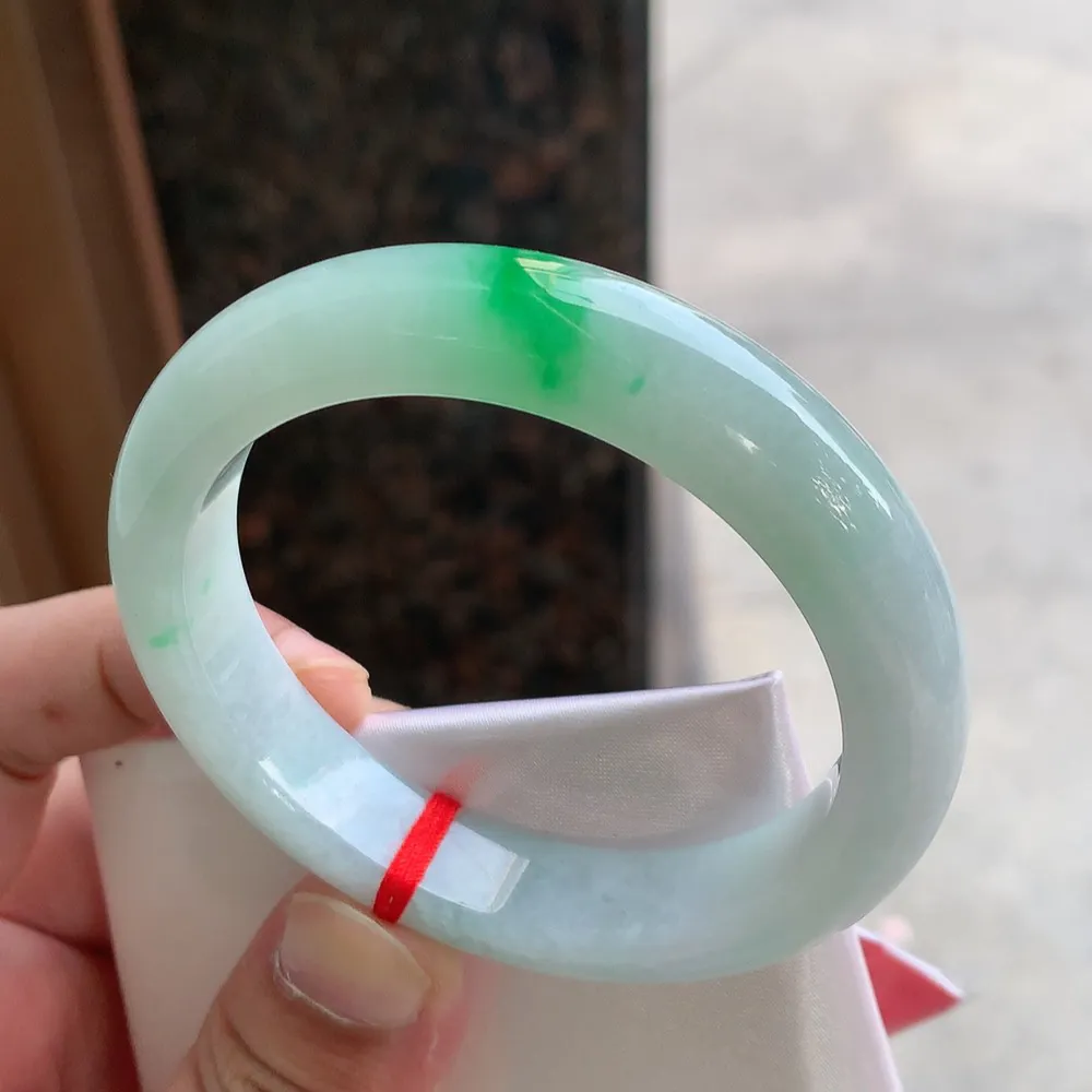 正圈冰糯阳绿 无瑕 尺寸:55.2/12.1/8.5 色好