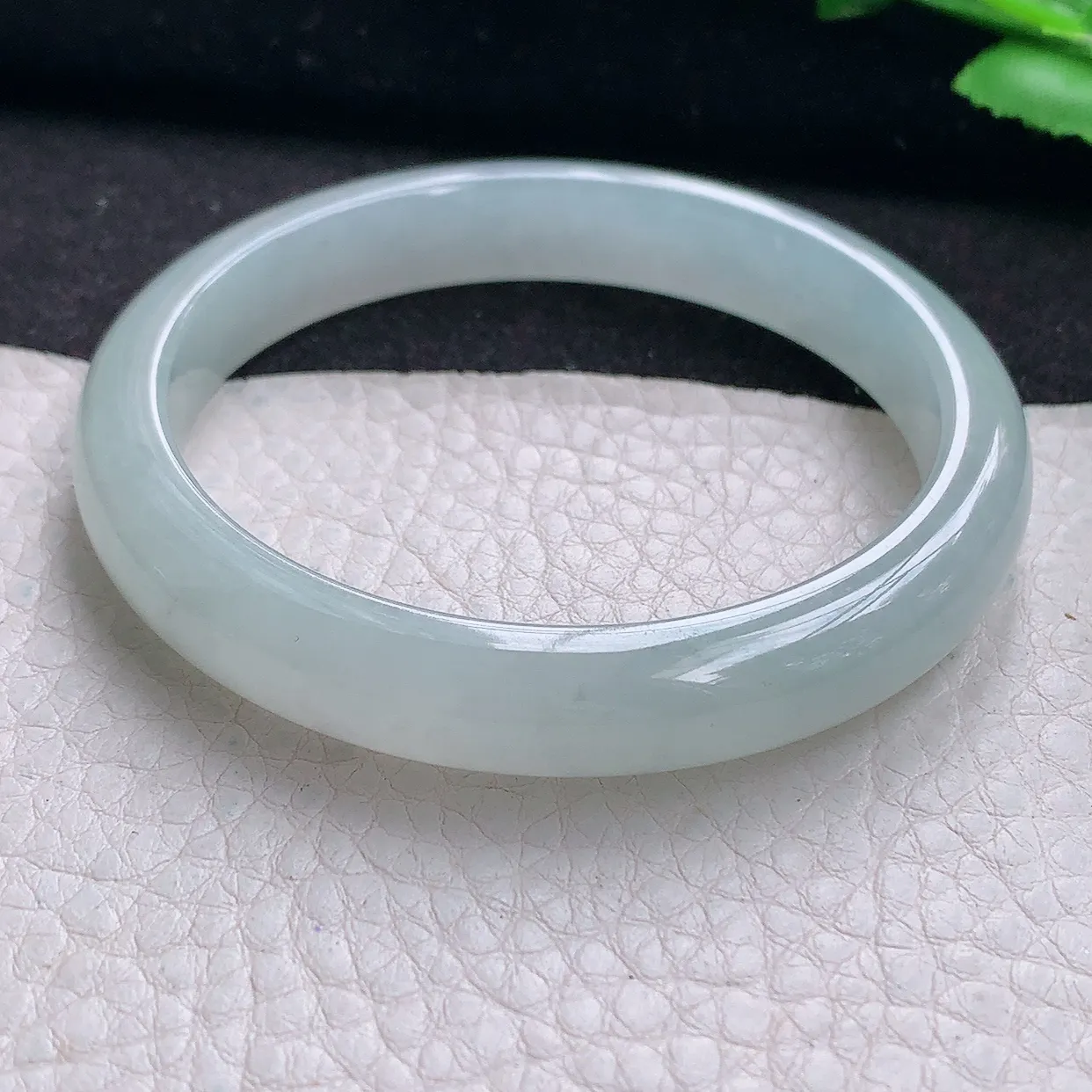 n自然光55*10*7平安镯 翡翠a货玉手镯冰纯起光宽边珠宝玉手环