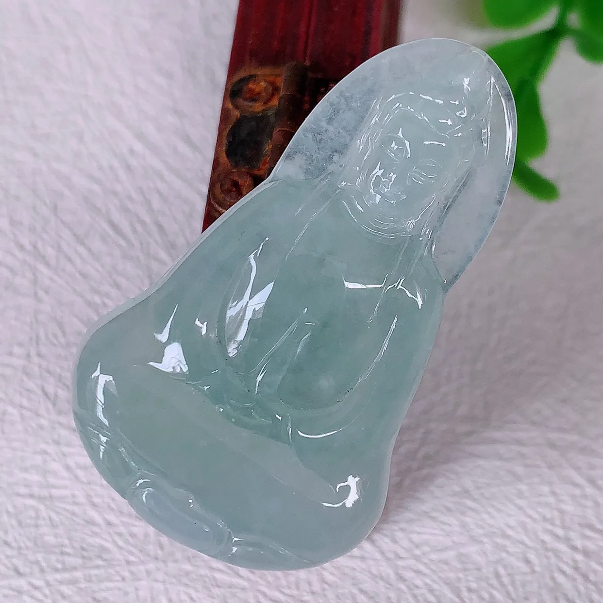 自然光实拍，冰种翡翠观音菩萨吊坠，净瓶观音，冰透亮泽，美观亮丽，观音面相端庄#46.13