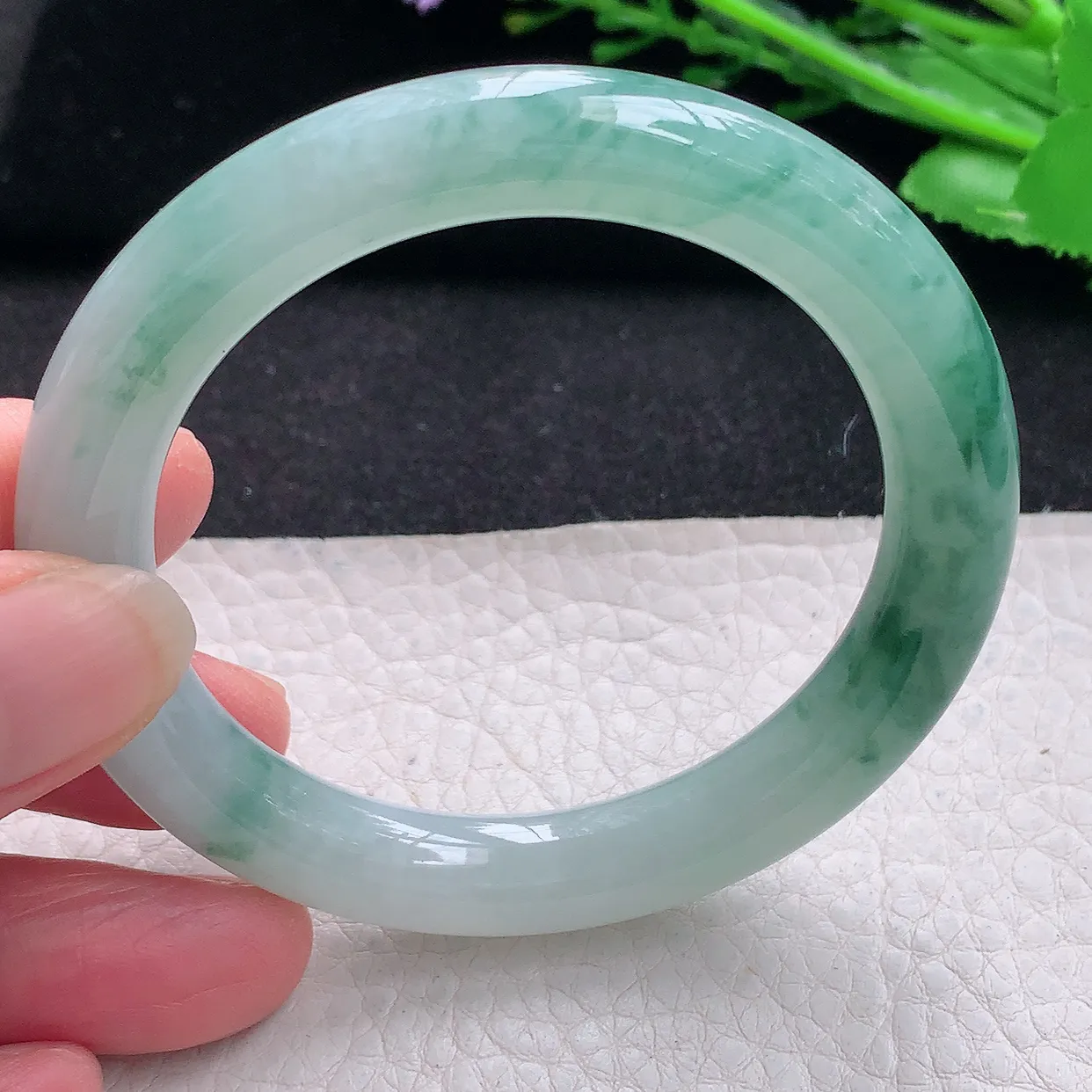 n小圈口52.5*9*9.2美人镯 翡翠a货玉手镯冰飘花圆条珠宝玉手环