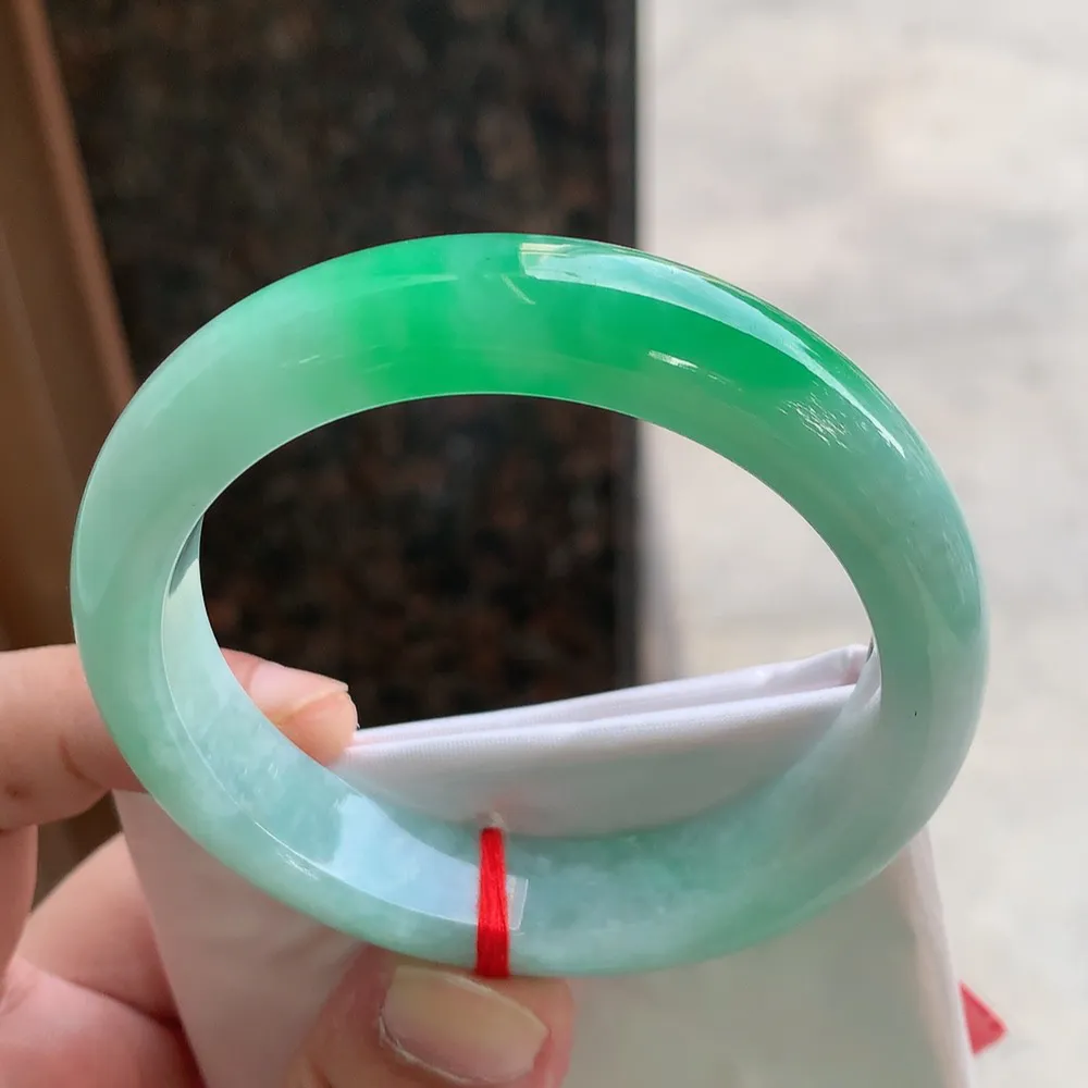 正圈冰糯阳绿 微细纹 尺寸:55.7/12.5/8.4色好