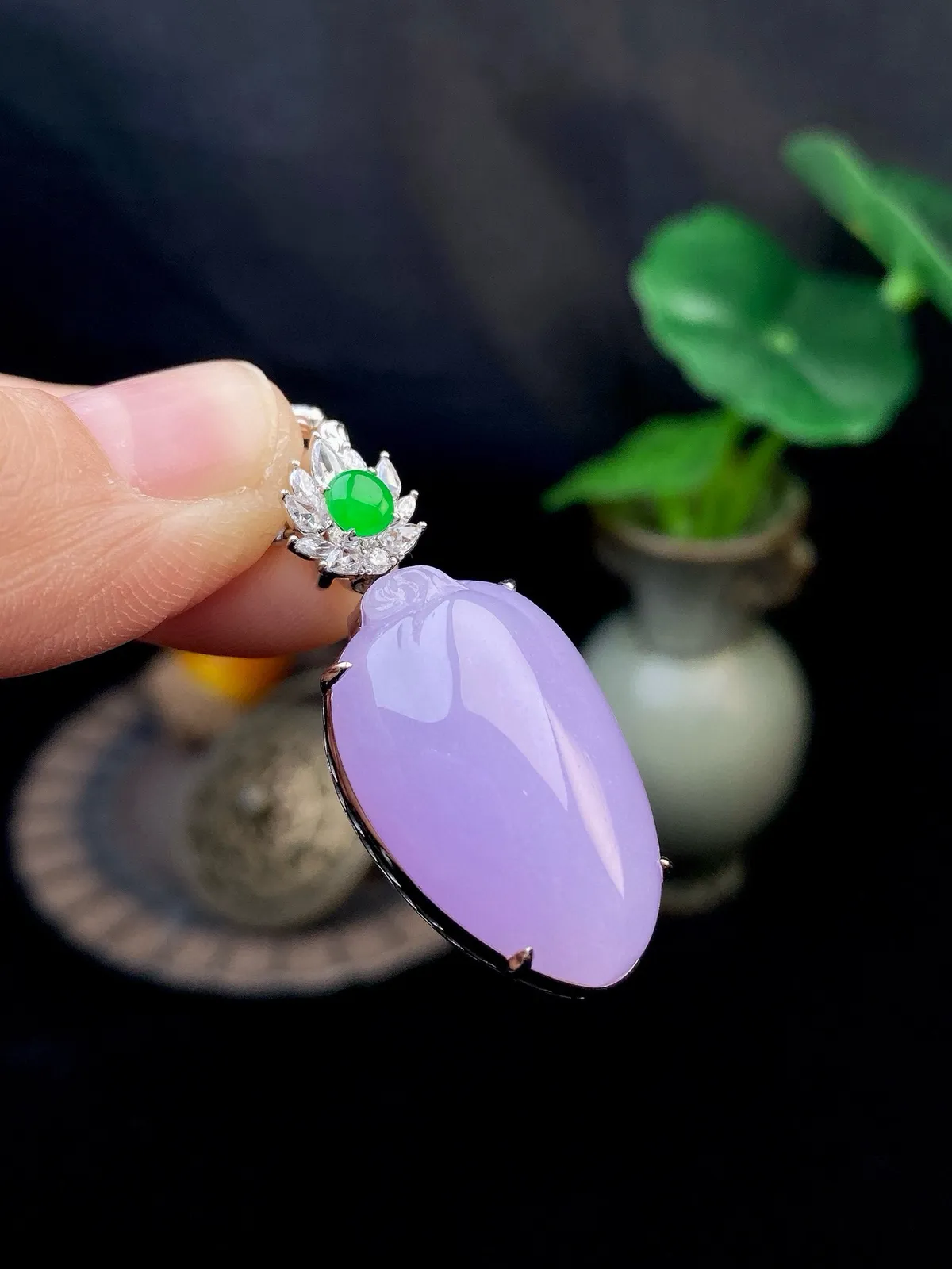 【冰种紫罗兰福瓜吊坠】质地细腻，光泽度不错，18k金钻镶嵌，裸石尺寸25.6*16.4*8毫米