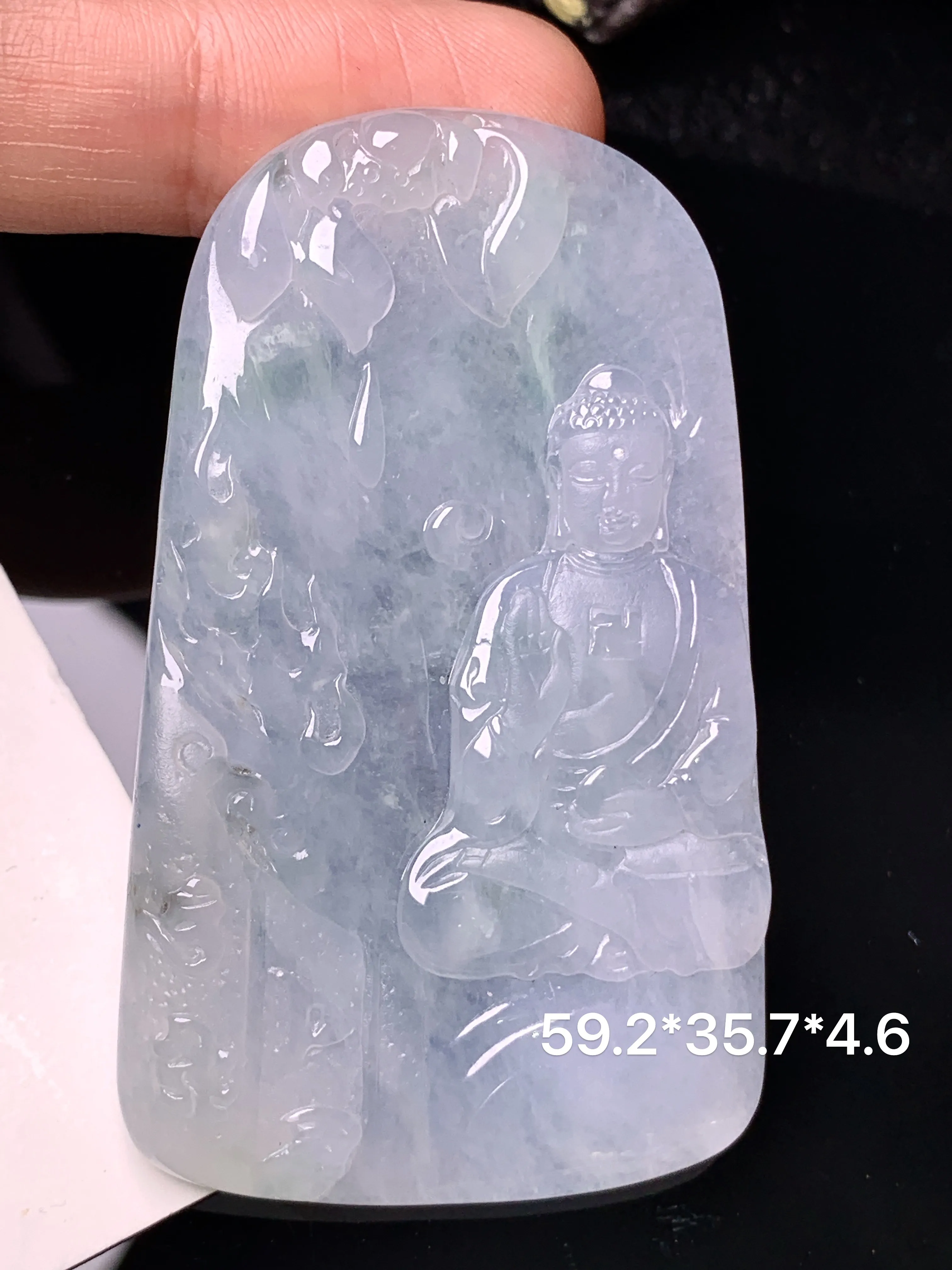 冰种大日如来佛祖吊坠 玉质细腻 水润亮眼 色泽艳丽 整体尺寸59.2*35.7*4.6