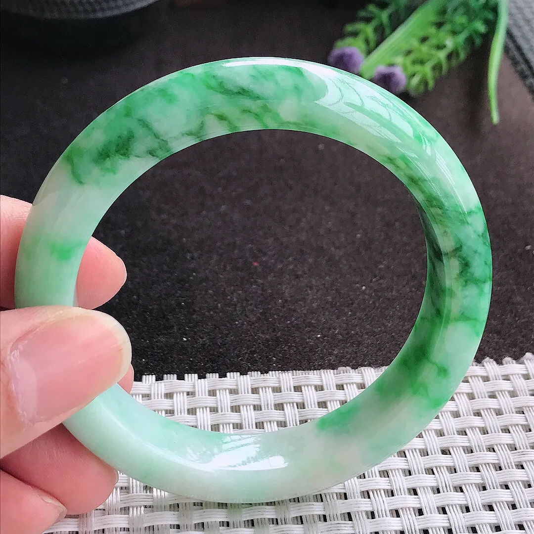 天然A货翡翠56.8/12.3/9.3老坑精美温润辣绿手镯宽边玉镯