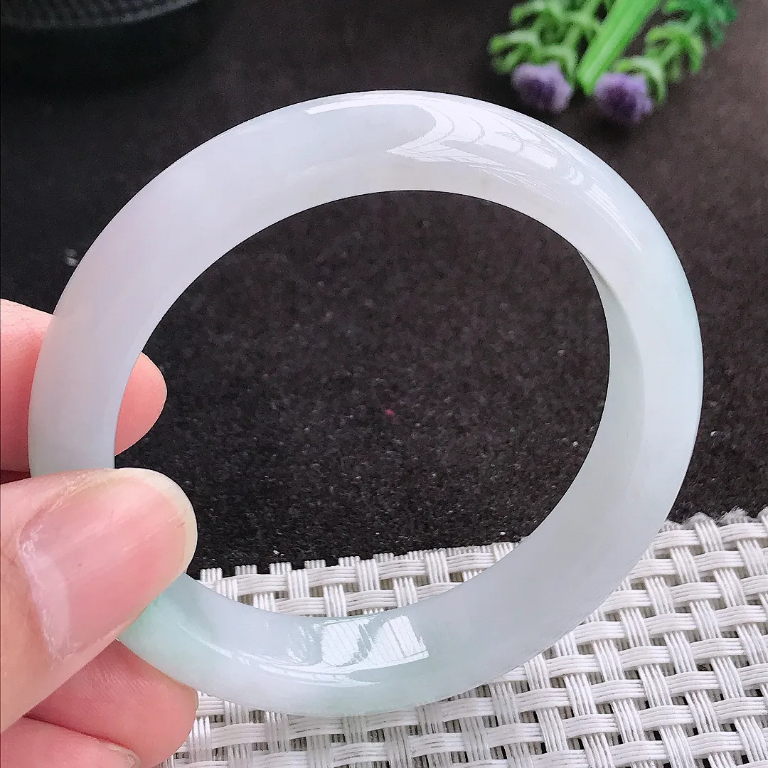 天然A货翡翠52.5.12/7.8老坑冰润起胶白底青飘阳绿手镯宽边玉镯