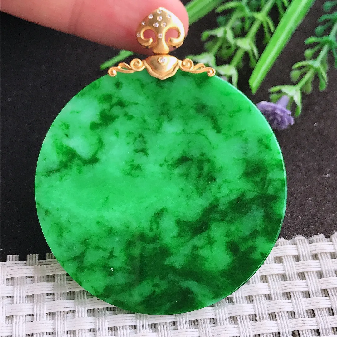天然A货翡翠52.8/2.1老坑18k金镶嵌精美满绿辣阳绿无事牌吊坠翡翠挂件