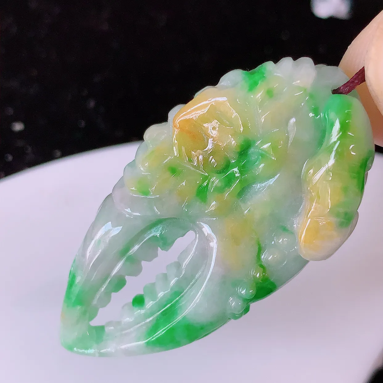 自然光实拍，冰润黄加绿翡翠八方来财吊坠，种老水足，雕工精湛 ，寓意美好，佩戴时尚出众！#60.13