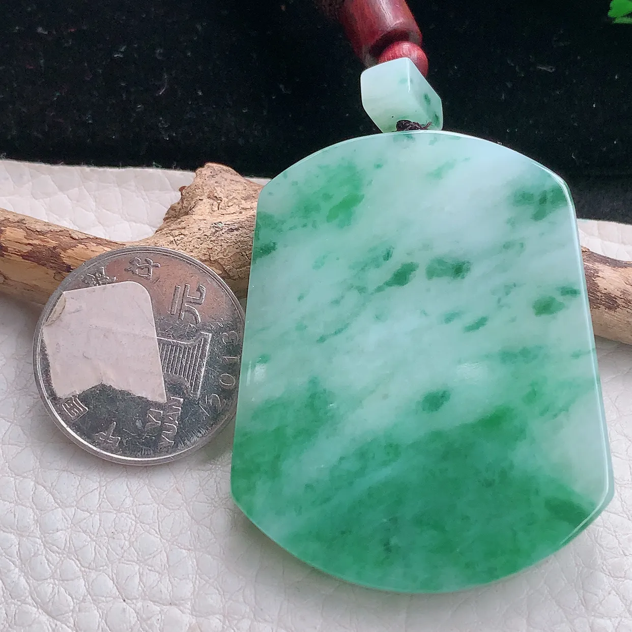zen自然光51.5*41*6.2天然缅甸翡翠飘绿平安无事牌玉吊坠 玉挂件