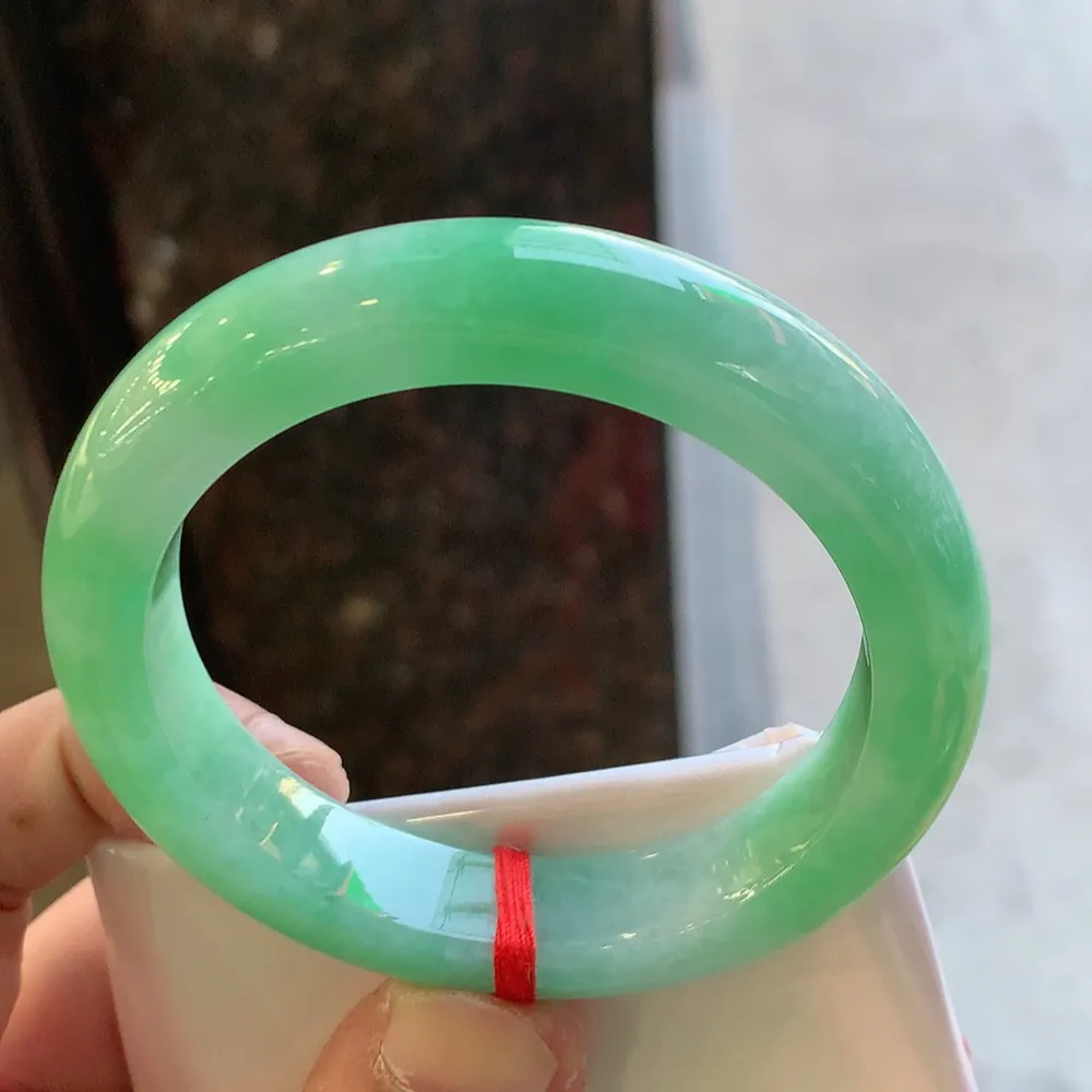 正圈冰糯翠绿 无瑕 尺寸:54.3/12/9 版型好🥰🥰