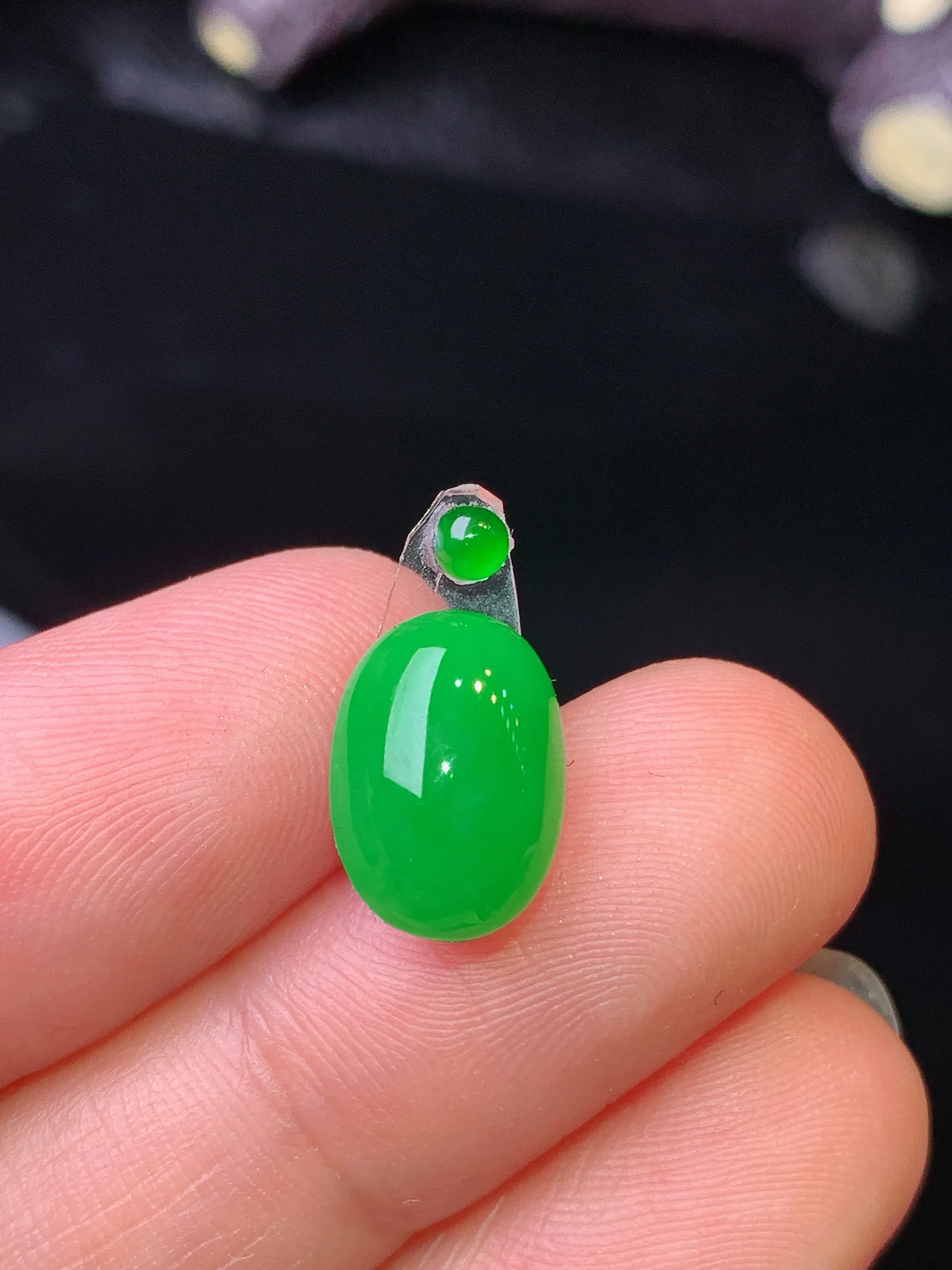 镶嵌款 满绿蛋面吊坠 玉质细腻 水润亮眼 色泽艳丽 整体尺寸11.5*8.3*4
